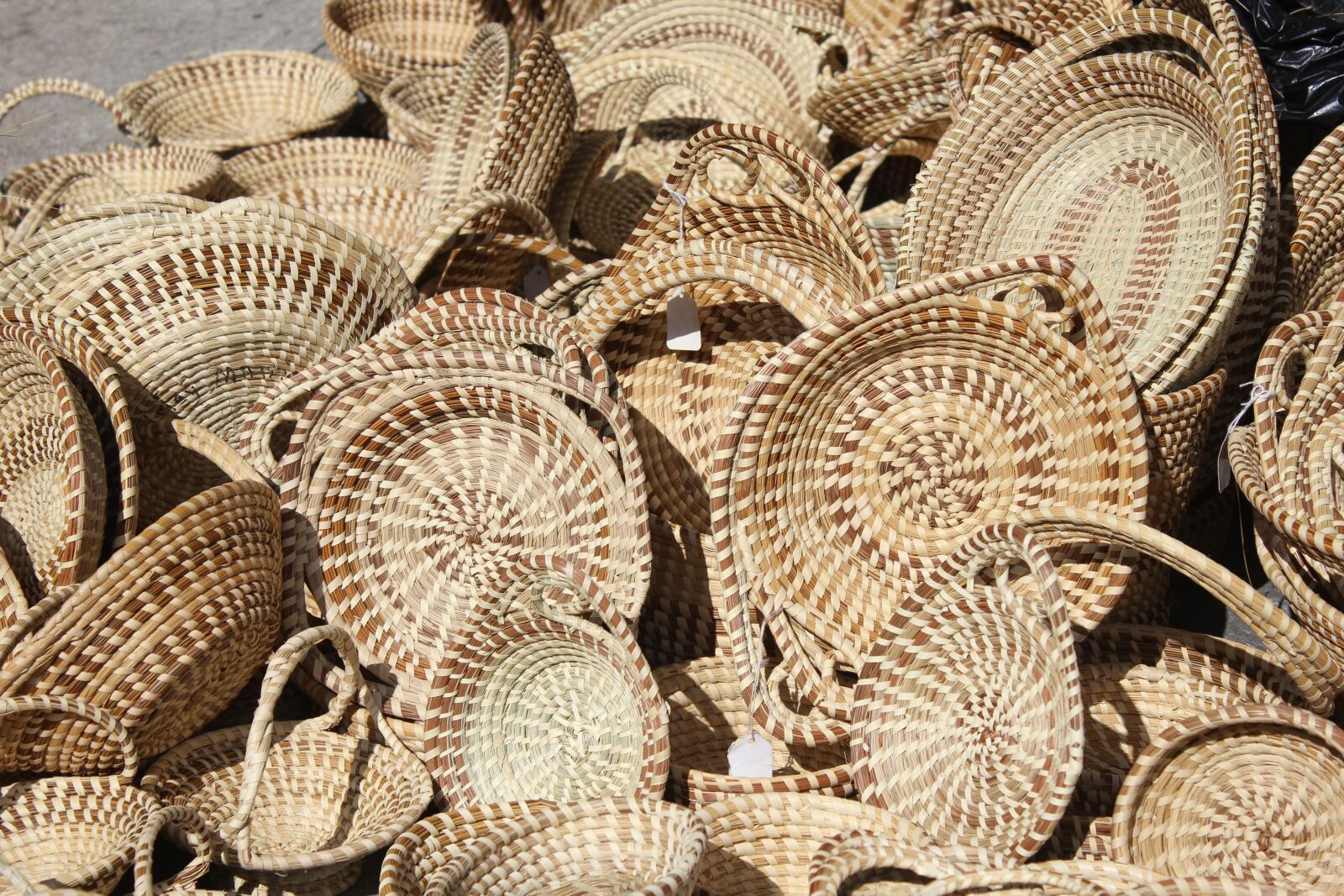 Canon EOS 550D (EOS Rebel T2i / EOS Kiss X4) sample photo. Sweetgrass basket, baskets, arts photography