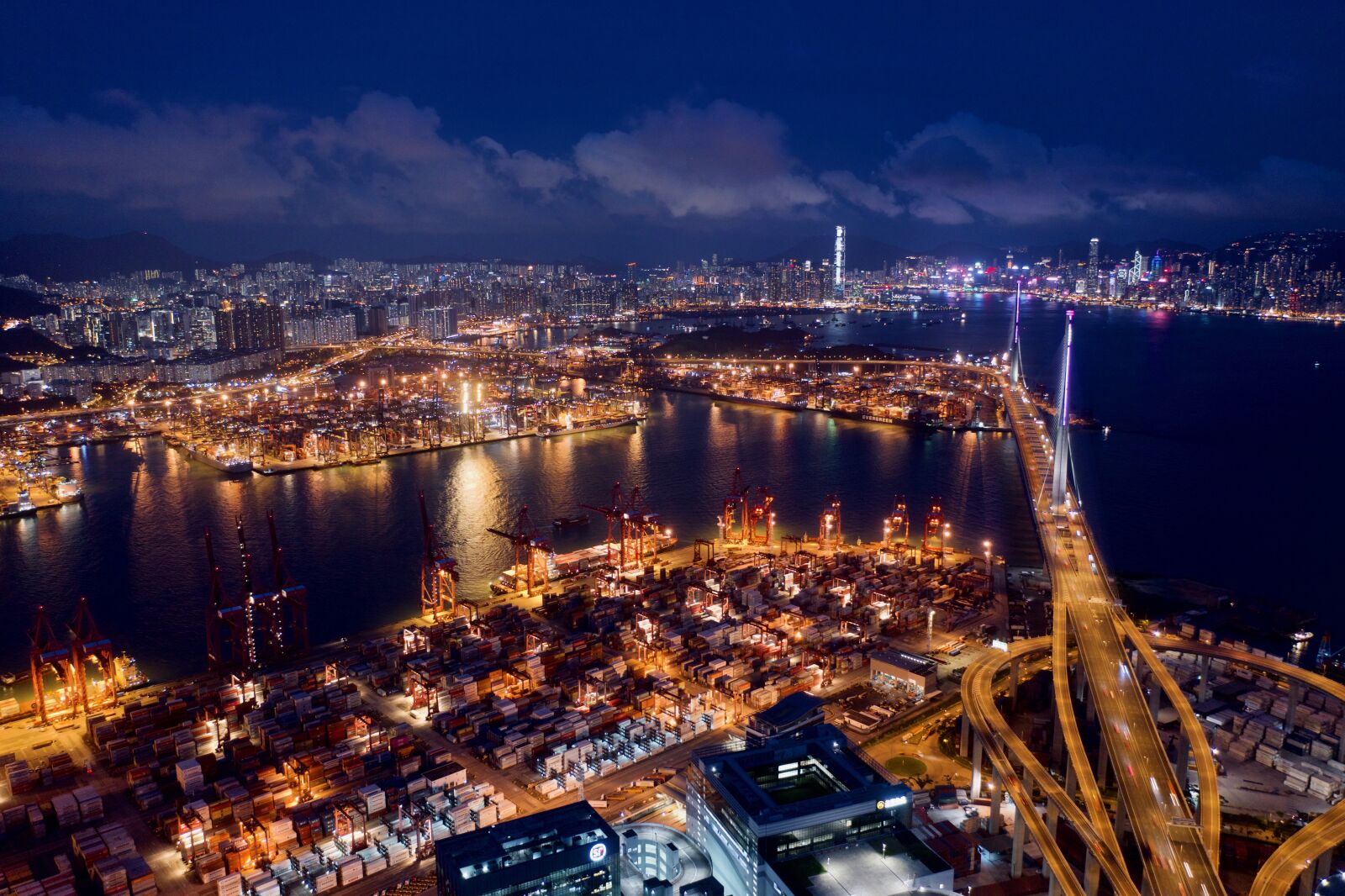Hasselblad L1D-20c sample photo. Transport, traffic, night photography