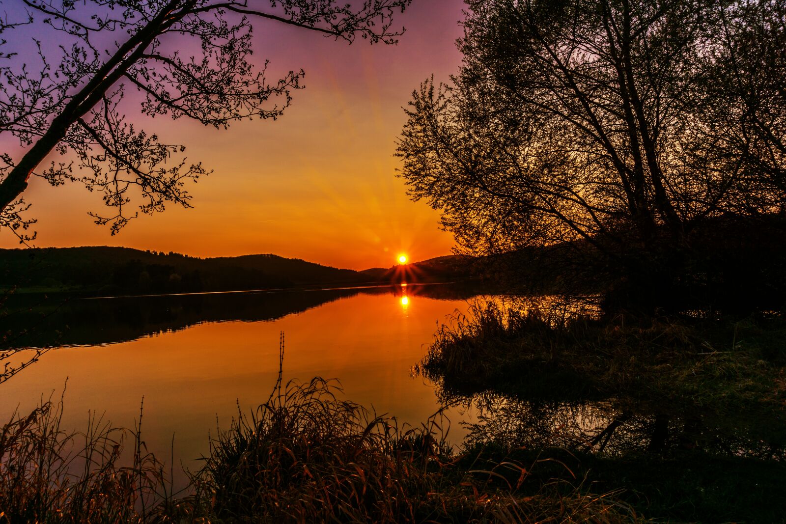 Sony E 16-50mm F3.5-5.6 PZ OSS sample photo. Sunset, lake, abendstimmung photography