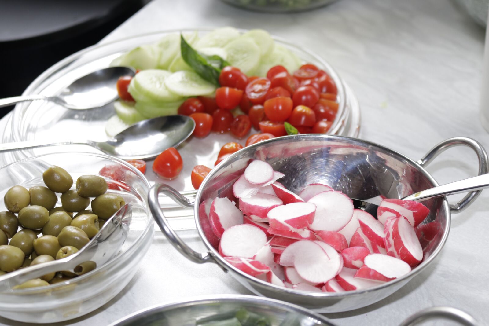 Canon EOS 80D sample photo. Radishes, tomatoes, olives photography
