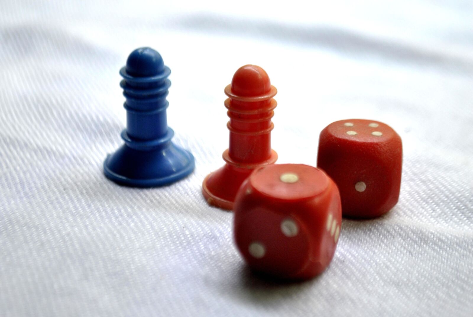 Nikon D3000 sample photo. Toy, red, blue, plastic photography