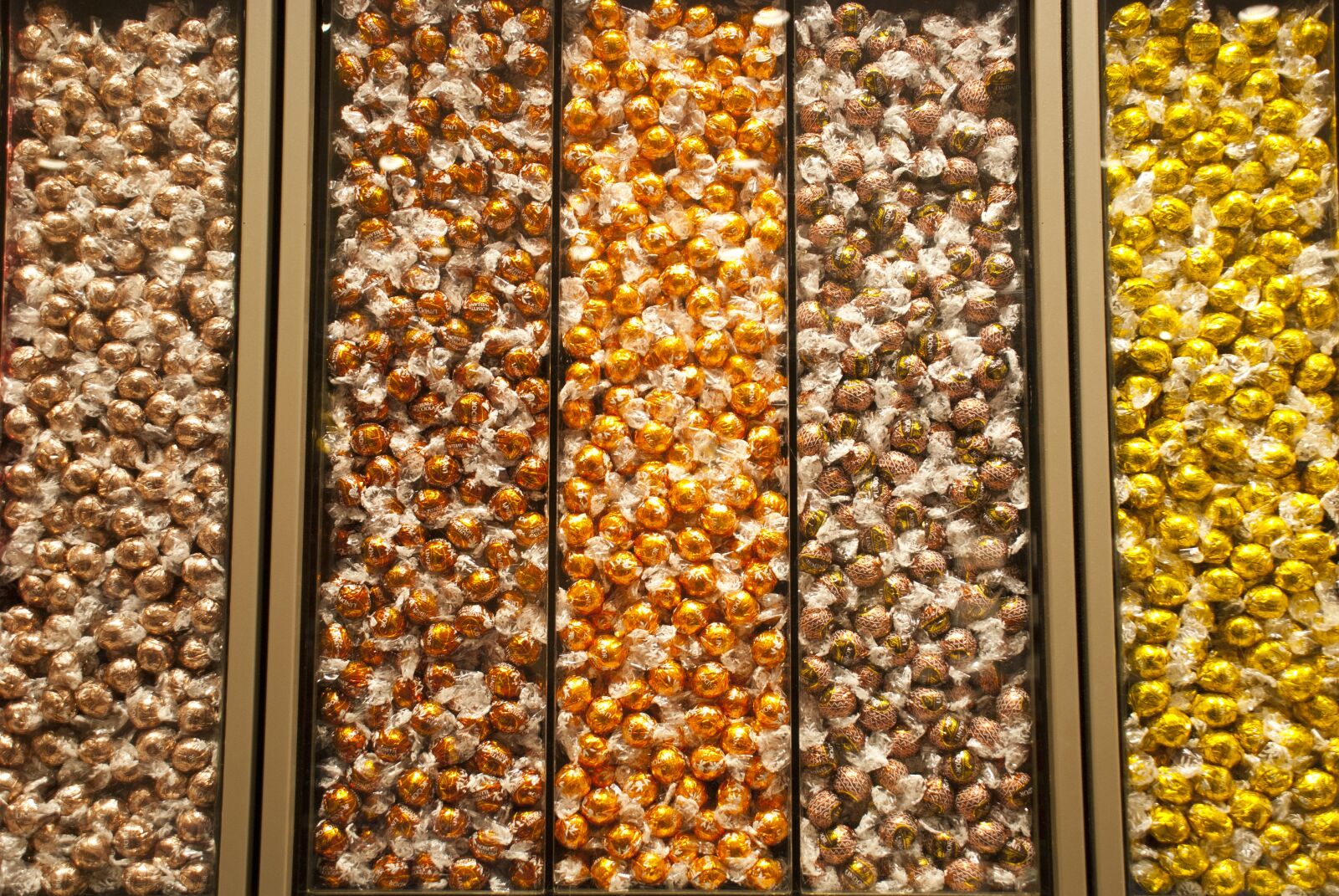 Nikon D40X sample photo. Chocolates, lindor, lindt photography