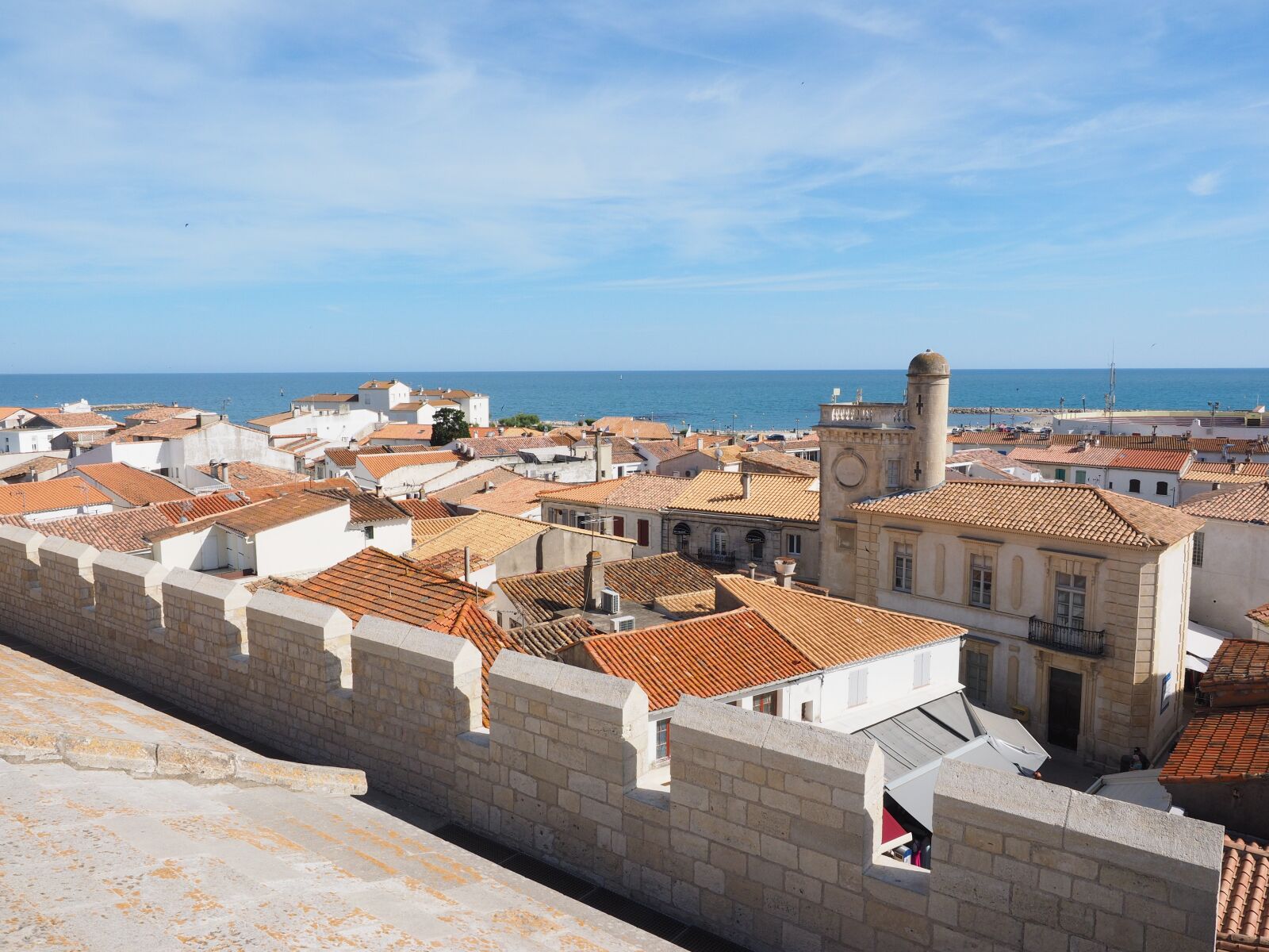 Olympus OM-D E-M1 + Olympus M.Zuiko Digital ED 12-40mm F2.8 Pro sample photo. Saintes-maries-de-la-mer, place, community photography