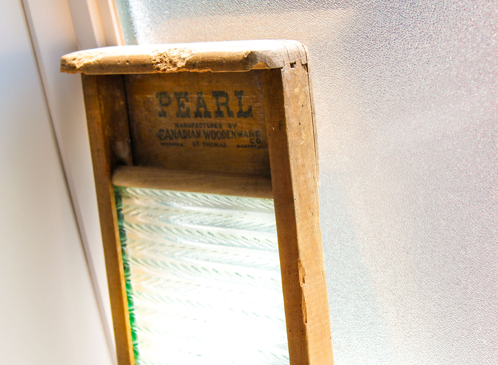 Canon EOS 1200D (EOS Rebel T5 / EOS Kiss X70 / EOS Hi) sample photo. Antique, bright, brown, carved photography