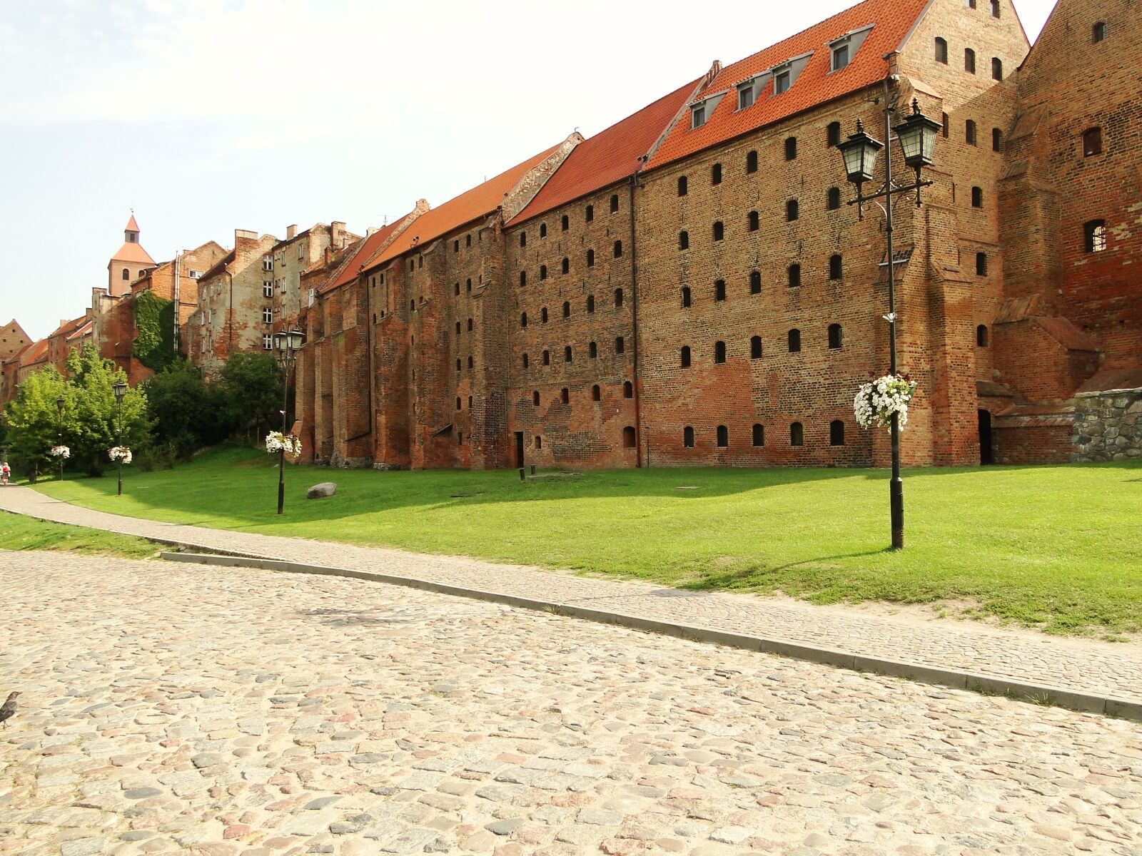 Sony Cyber-shot DSC-HX1 sample photo. Architecture, old, the palace photography