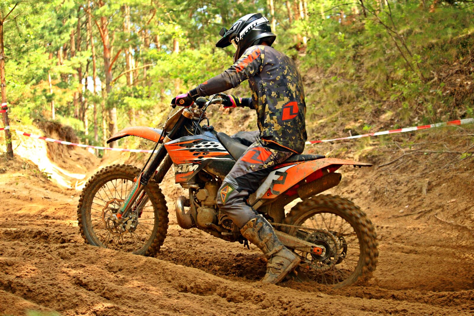 Canon EOS 100D (EOS Rebel SL1 / EOS Kiss X7) sample photo. Motocross, enduro, sport photography