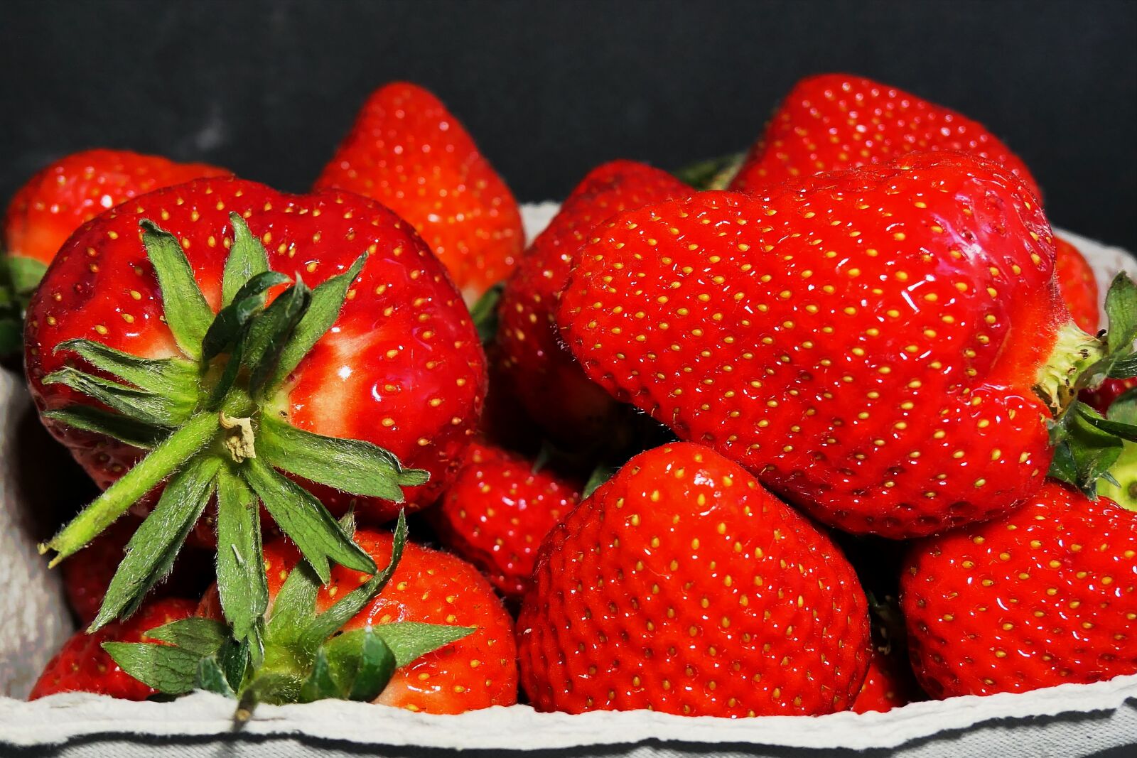 Panasonic Lumix DMC-LX10 (Lumix DMC-LX15) sample photo. Strawberries, fruits, food photography