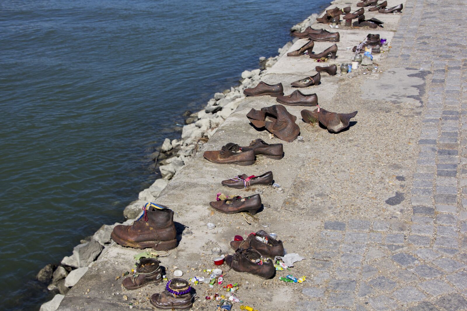 Canon EOS 60D sample photo. Hungary, shoes, world war photography