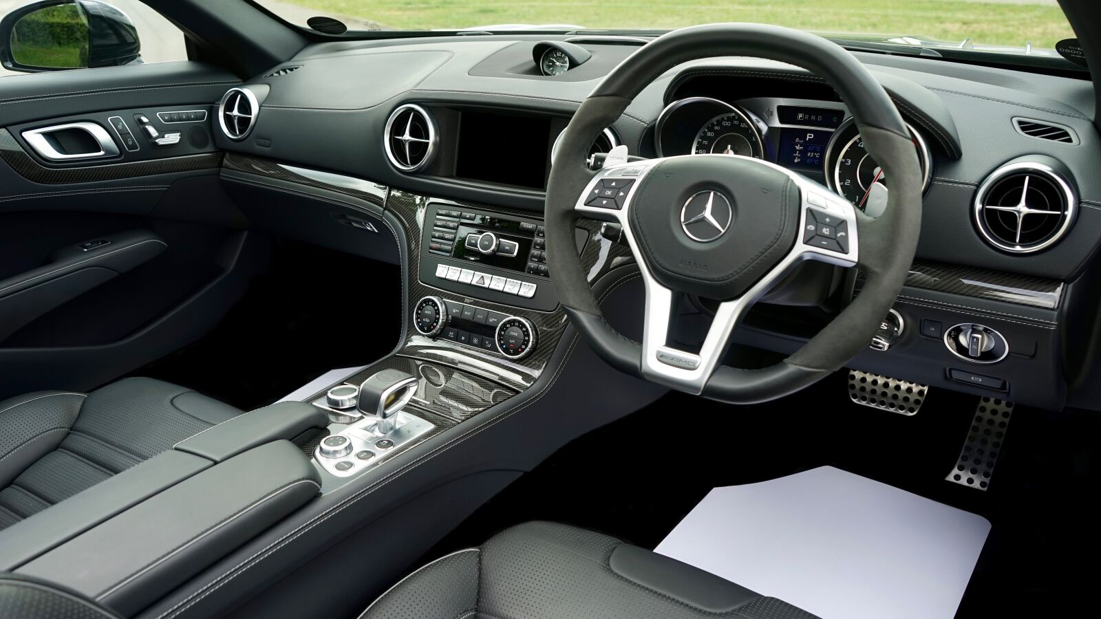Sony a7 + Sony FE 28-70mm F3.5-5.6 OSS sample photo. Car, interior, steering photography