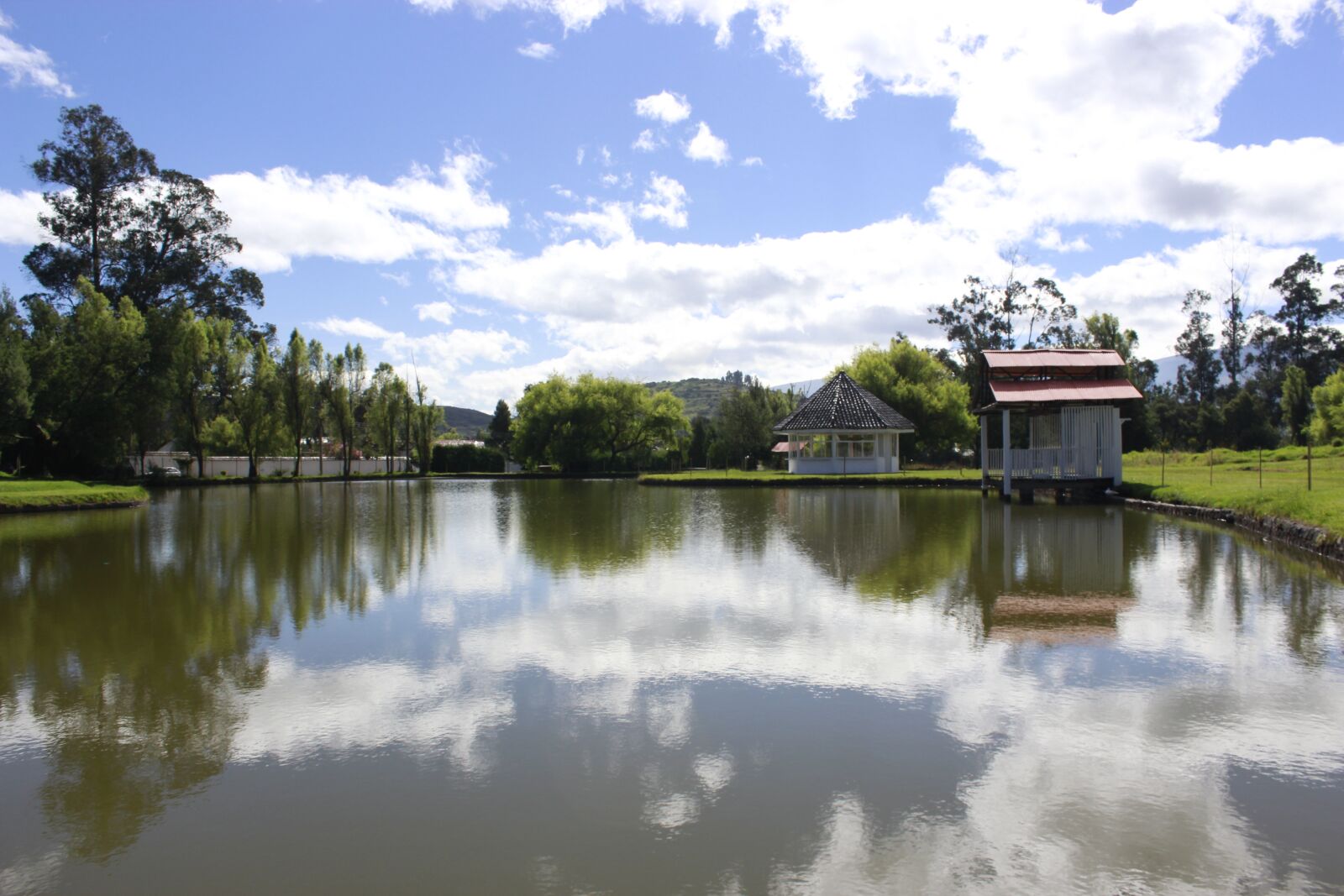 Canon EOS 1200D (EOS Rebel T5 / EOS Kiss X70 / EOS Hi) sample photo. Ecuador, lake, nature photography