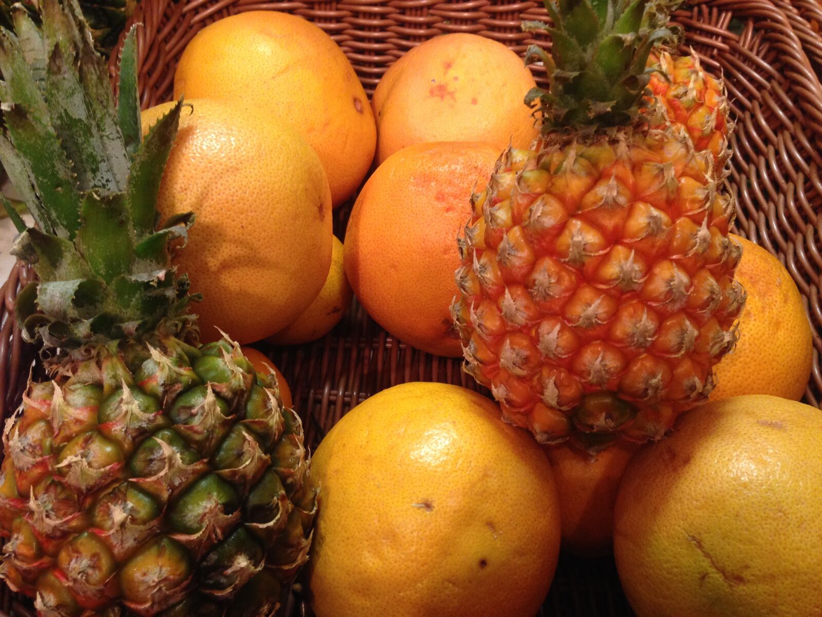 iPhone 5 back camera 4.12mm f/2.4 sample photo. Fruit, pineapple, orange photography