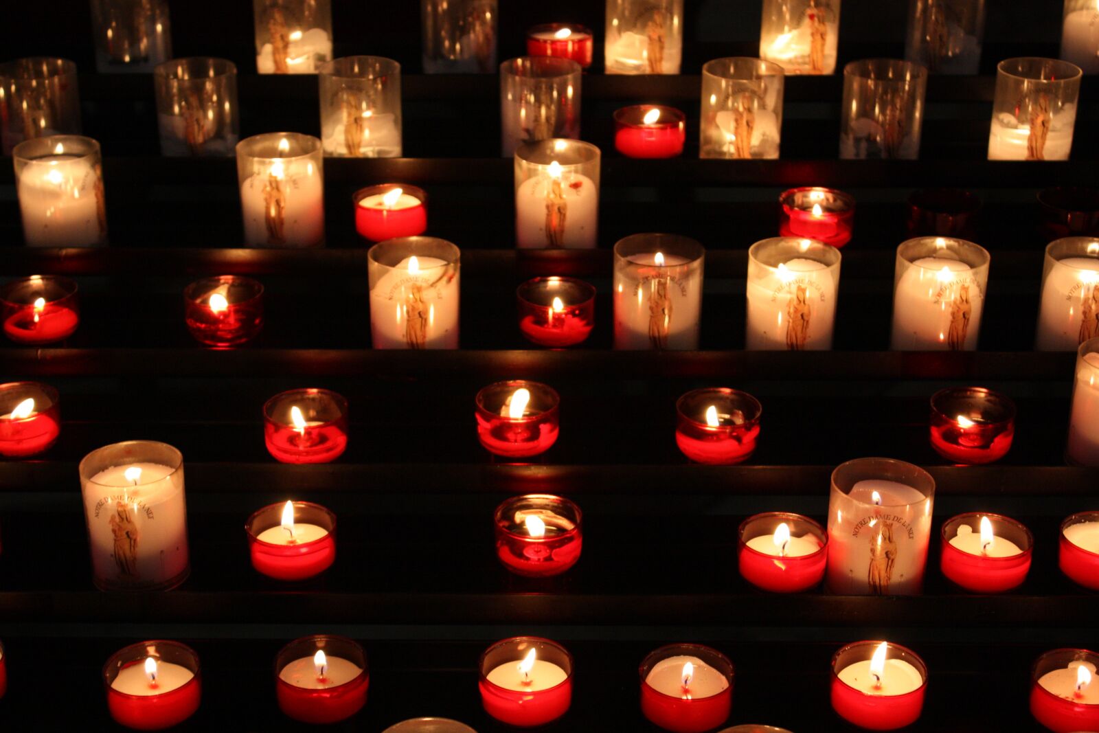 Canon EOS 450D (EOS Rebel XSi / EOS Kiss X2) sample photo. Candles, church, light photography