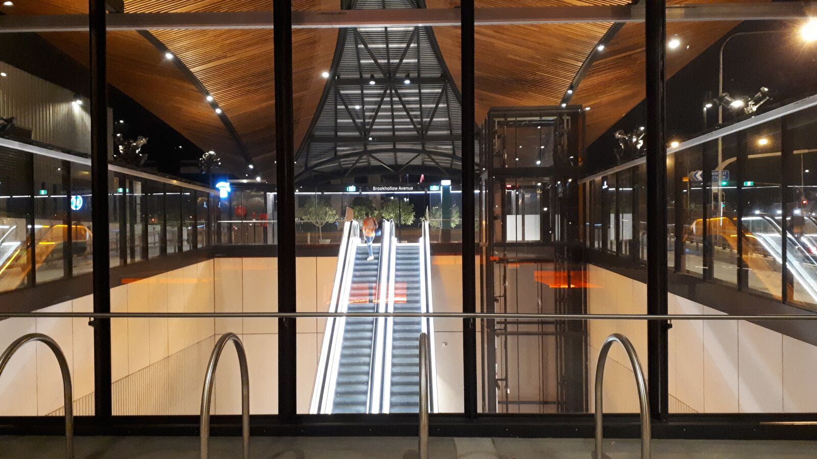Samsung Galaxy A5(2017) sample photo. Train station, architecture, escalators photography