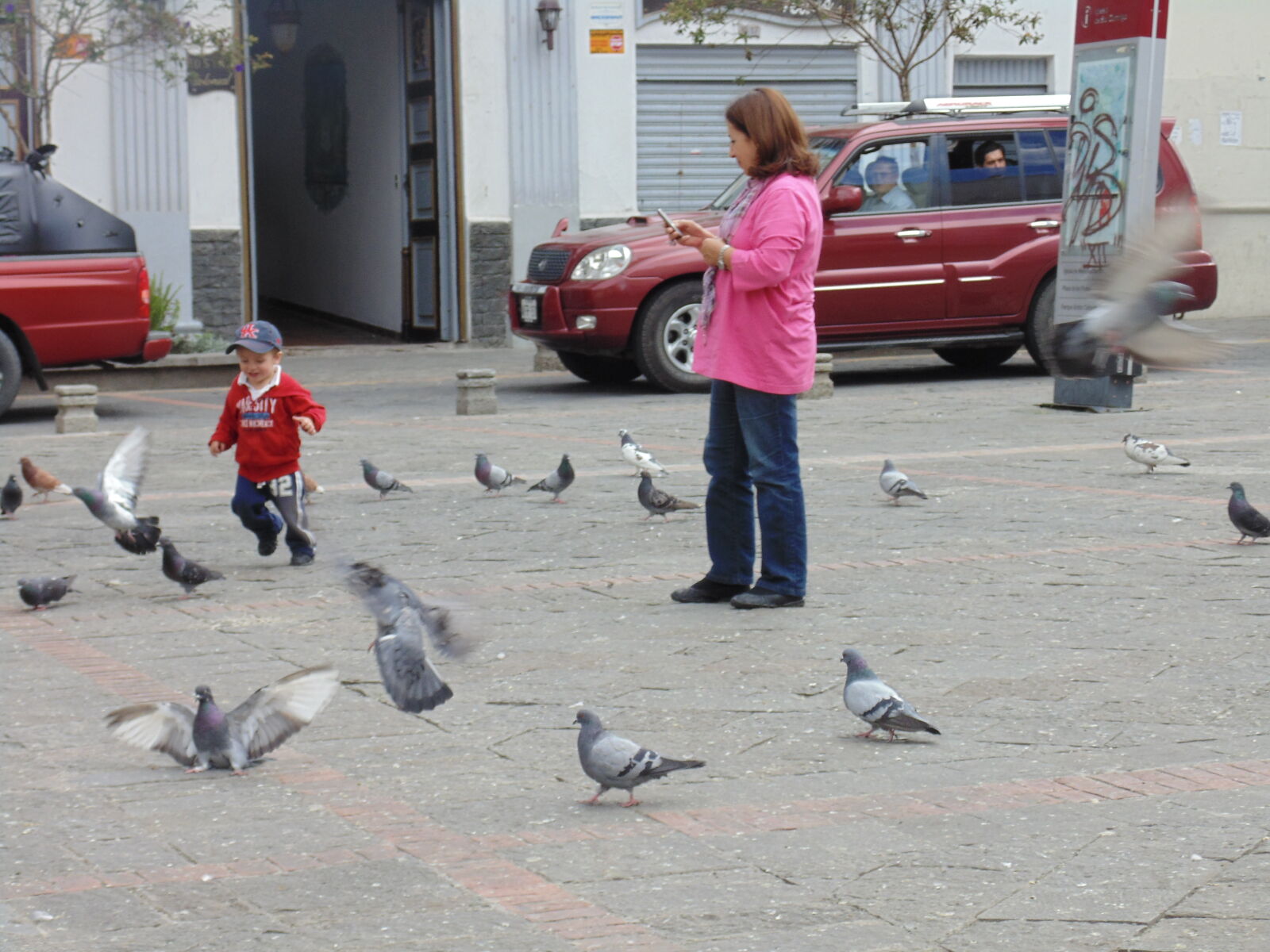 Sony Cyber-shot DSC-H200 sample photo. Mother, and, child, sunday photography