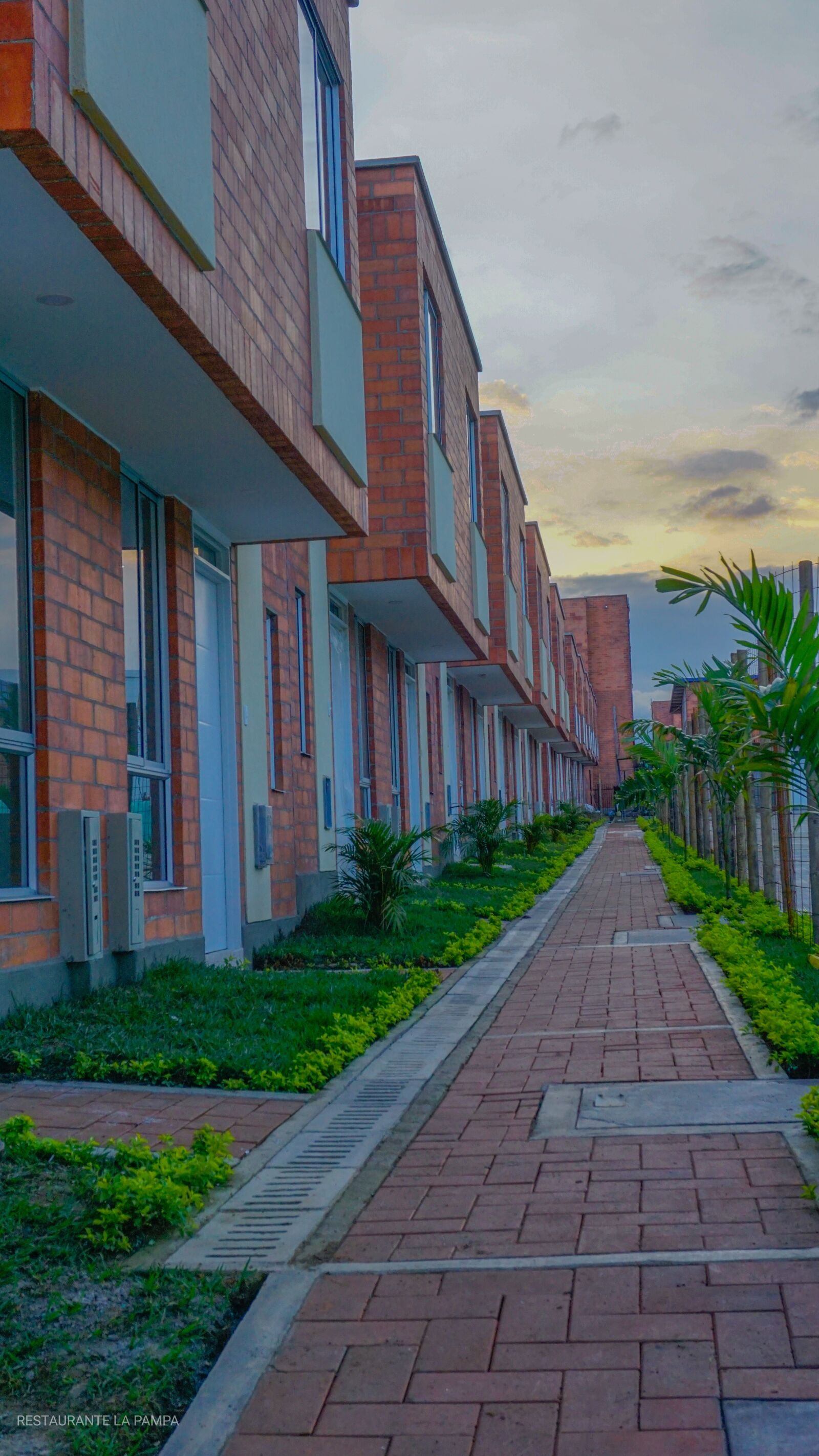 Sony a6000 sample photo. Urban, house, apartment photography