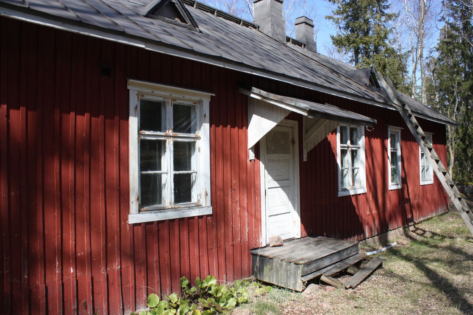 Canon EOS 450D (EOS Rebel XSi / EOS Kiss X2) sample photo. Red, wooden house, old photography