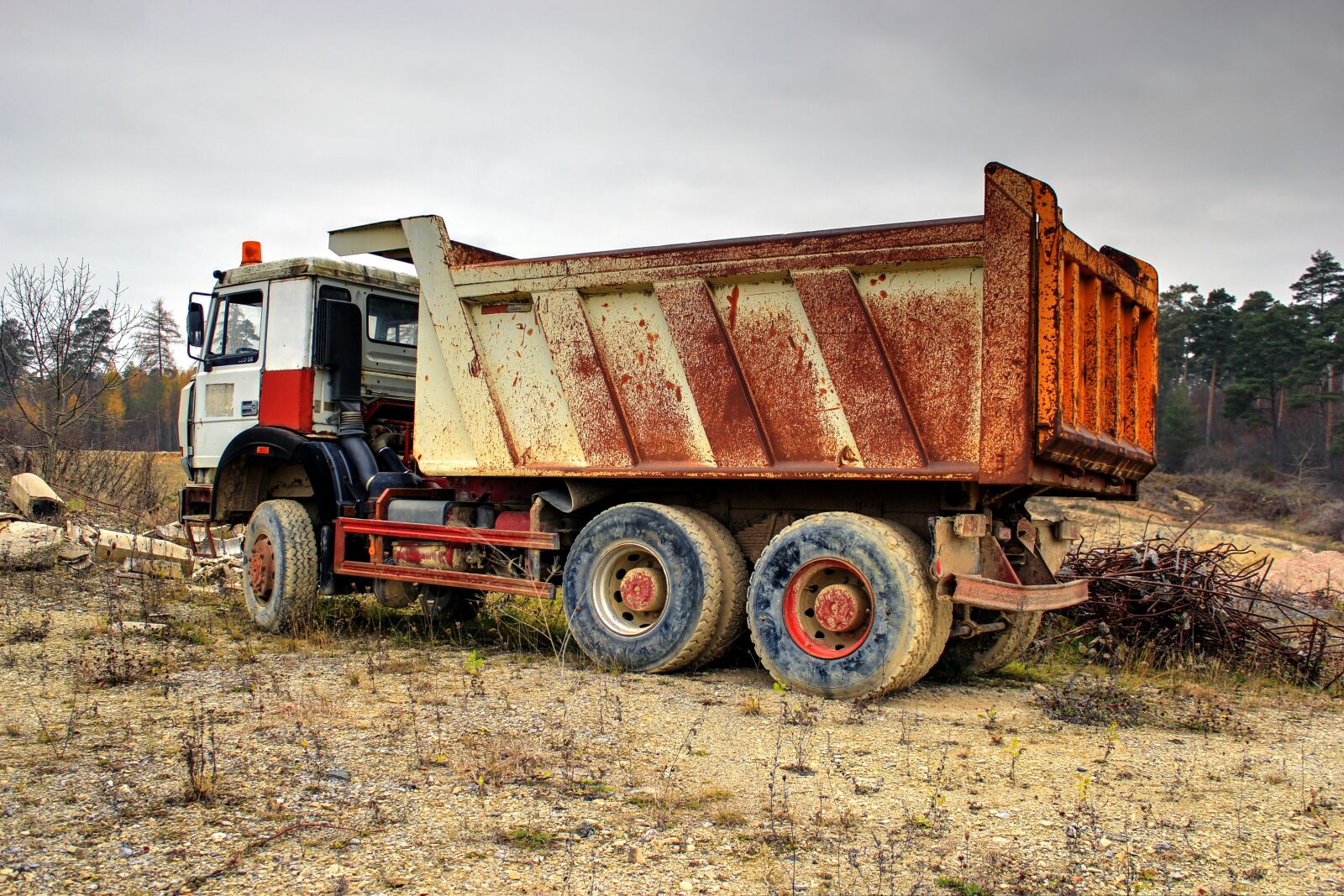 Canon EOS 550D (EOS Rebel T2i / EOS Kiss X4) sample photo. Truck, old, old truck photography
