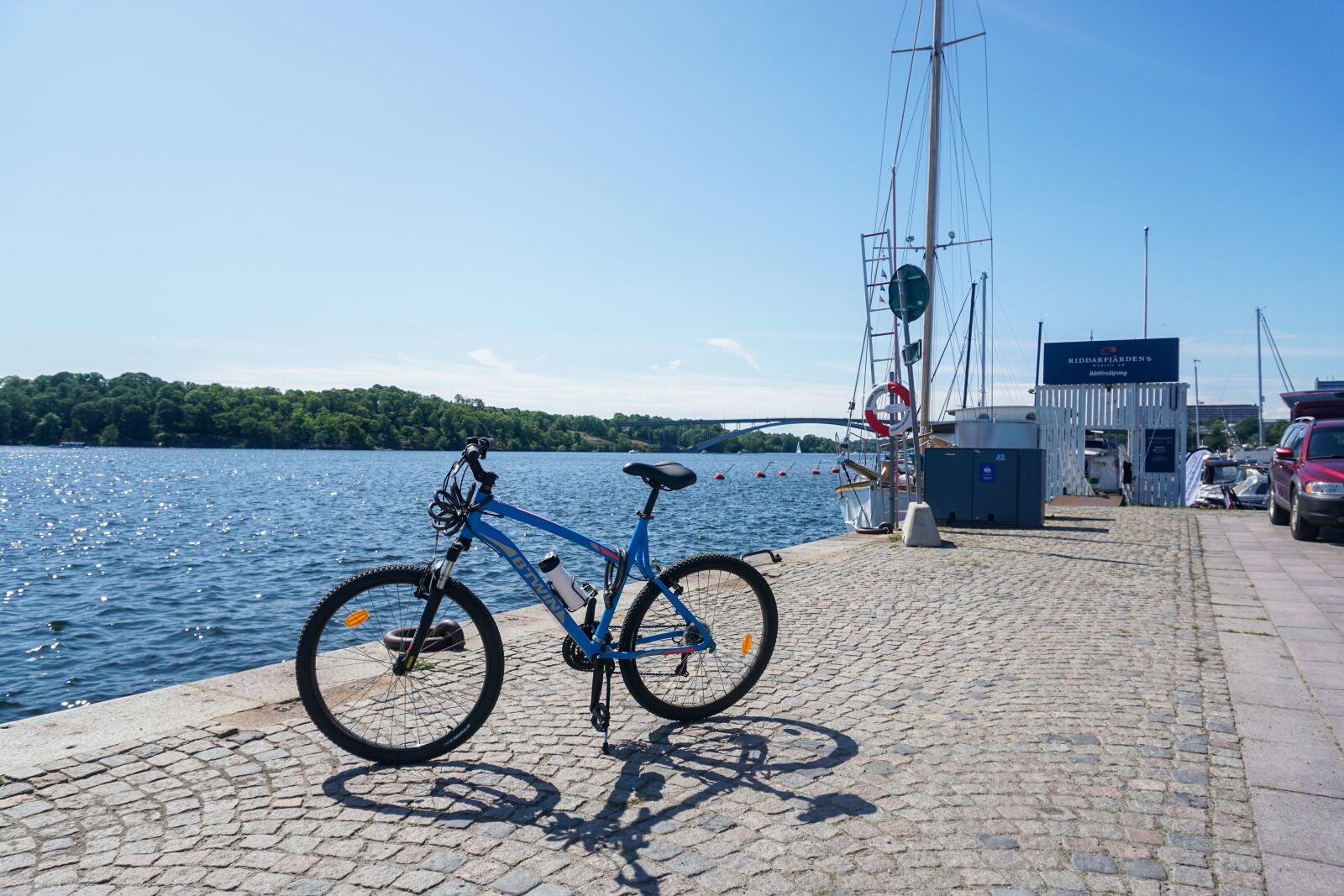 Sony a6300 sample photo. Bike, beach, channel photography