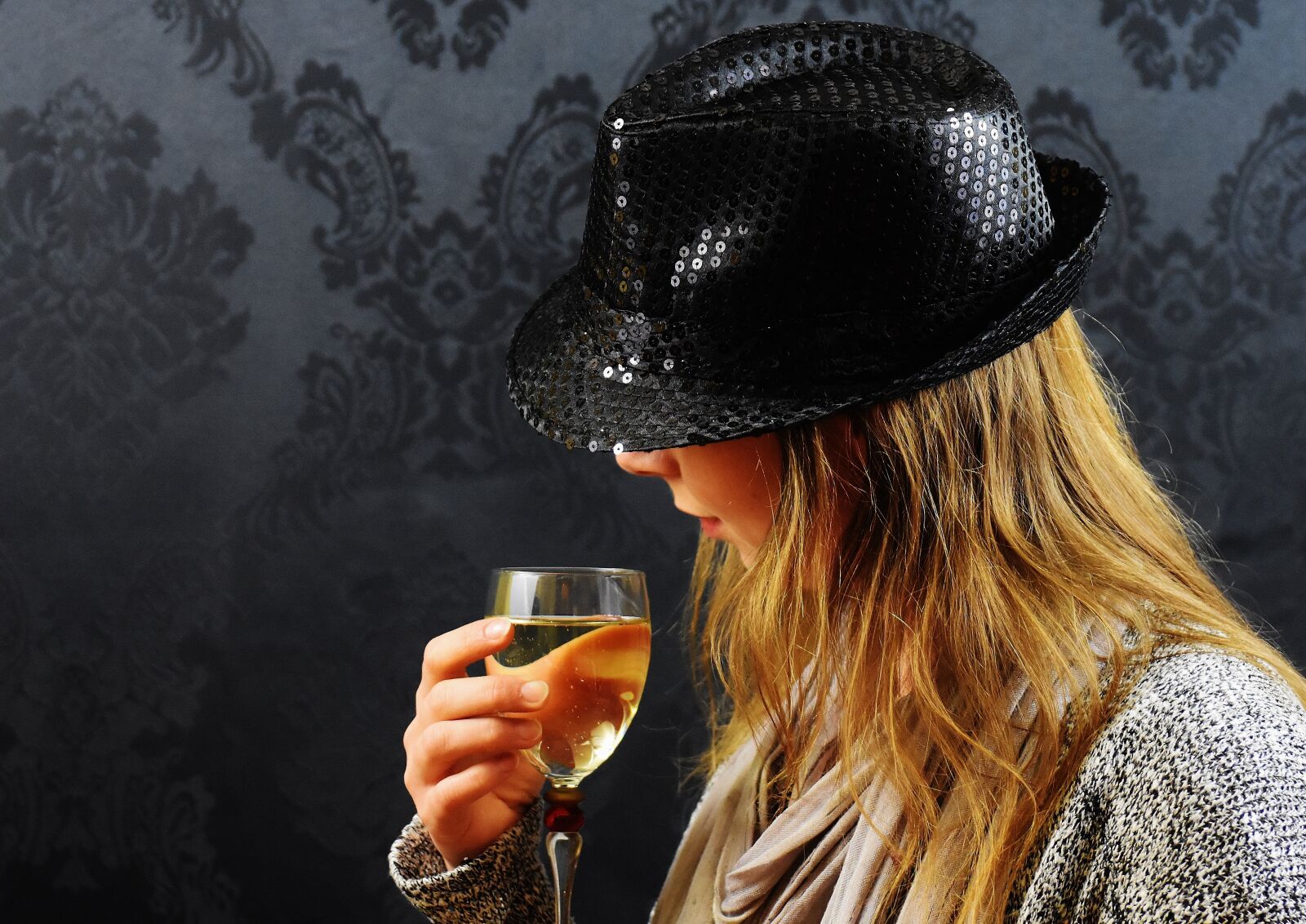 Nikon D7200 sample photo. Woman, hat, champagne photography