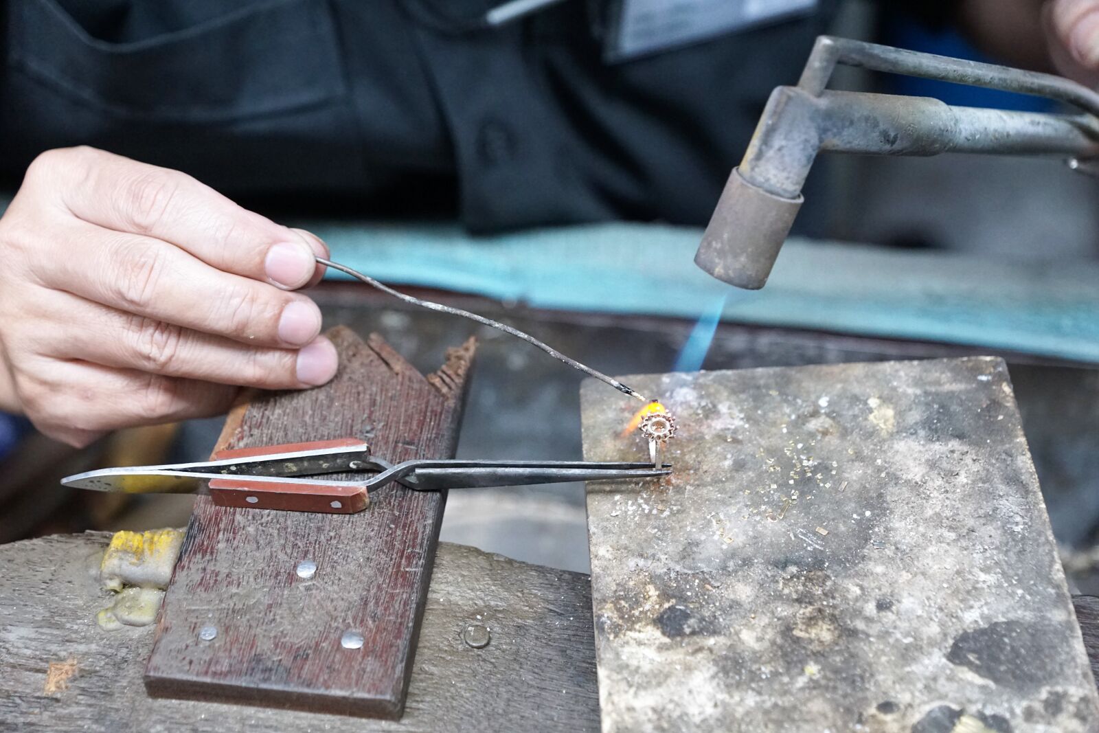 Sony ILCA-77M2 + Sony DT 16-50mm F2.8 SSM sample photo. Industry, hand, steel photography