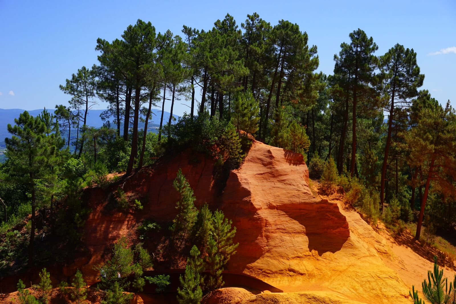 Sony a7 + Sony Sonnar T* FE 55mm F1.8 ZA sample photo. Ocher rocks, roussillon, ocher photography