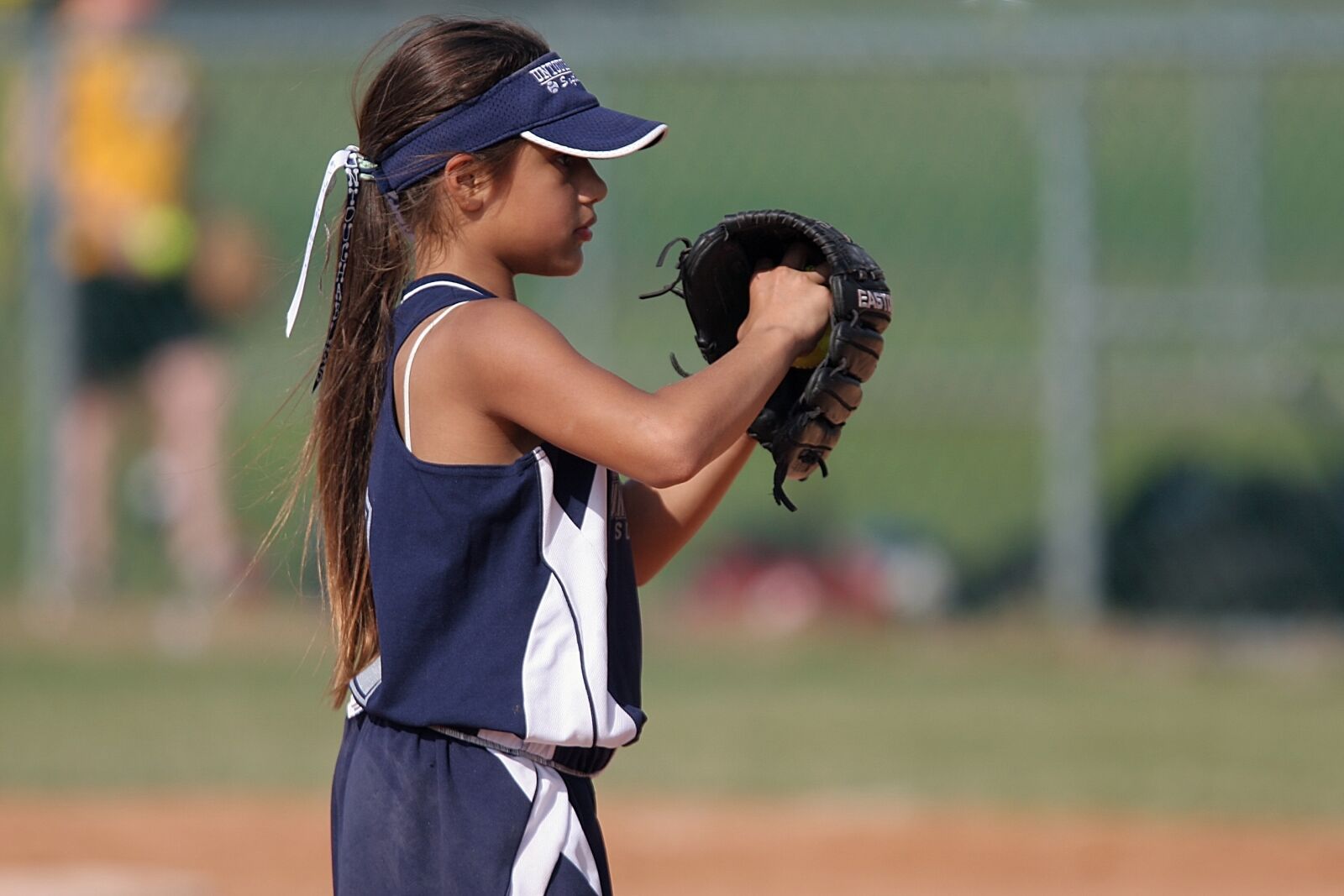 Canon EOS 20D sample photo. Softball, pitcher, female photography