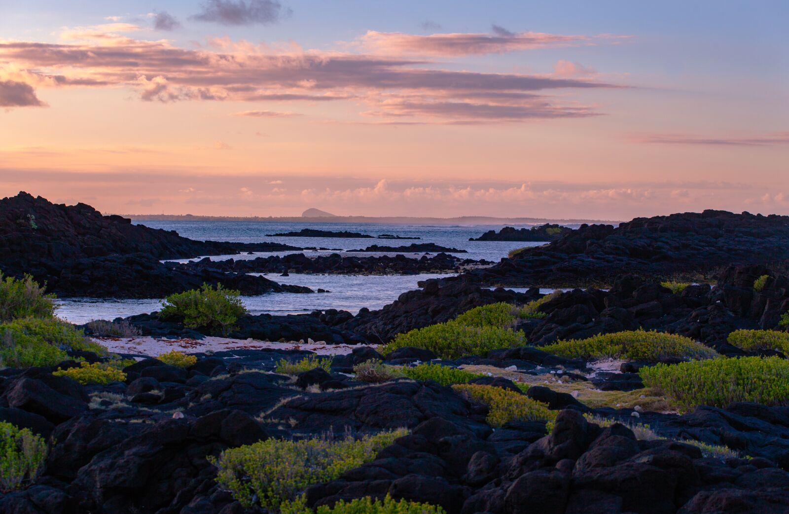 Canon EOS 5D Mark II + Canon EF 70-200mm F4L USM sample photo. Sunset, sea, rocky beach photography