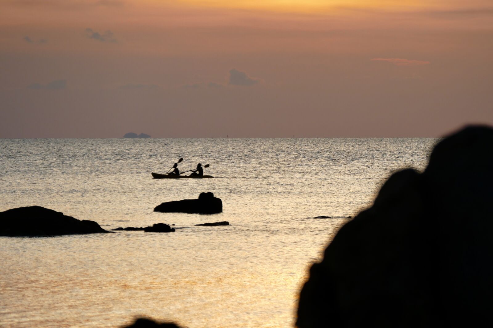 Panasonic Lumix DMC-FZ1000 sample photo. Waters, sunset, beach photography