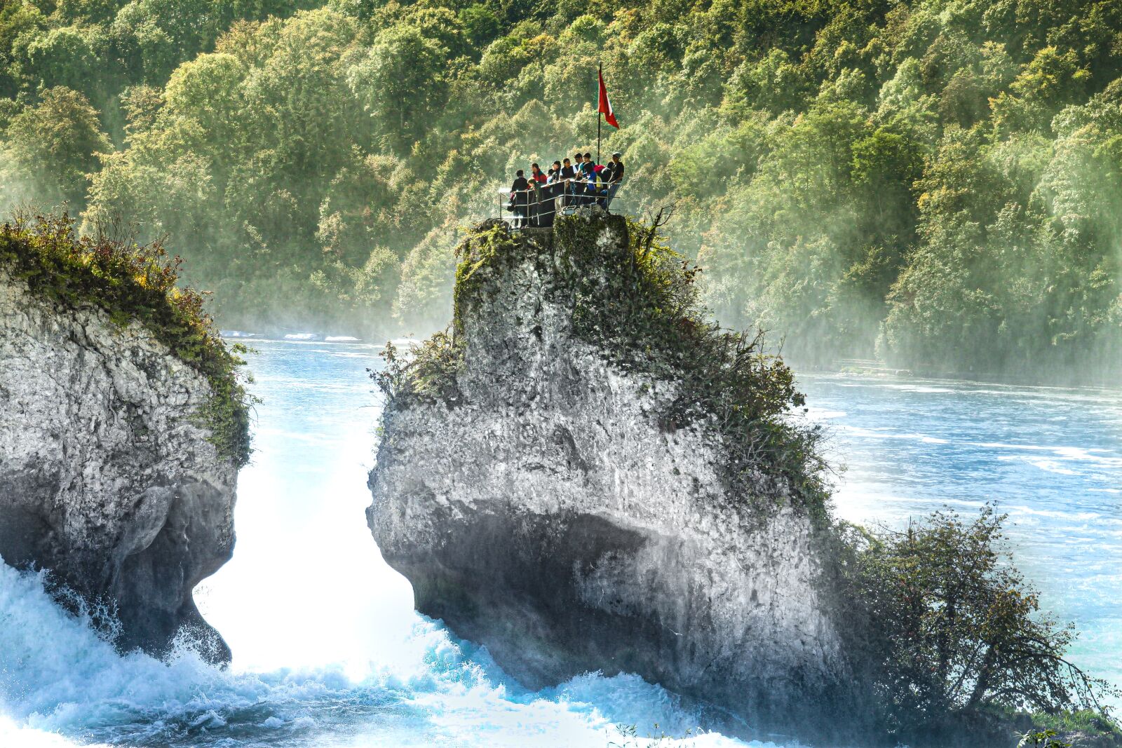 Canon EOS 500D (EOS Rebel T1i / EOS Kiss X3) sample photo. Rock, rhine falls, schaffhausen photography