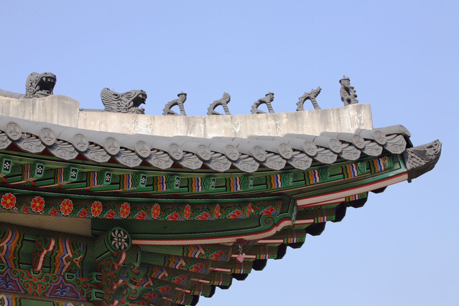 Canon EOS 5D sample photo. Gyeongbok palace, roof, sculpture photography