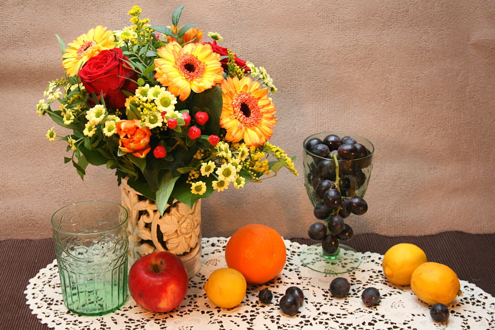 Canon EOS 400D (EOS Digital Rebel XTi / EOS Kiss Digital X) sample photo. Flower, fruit, ornament photography