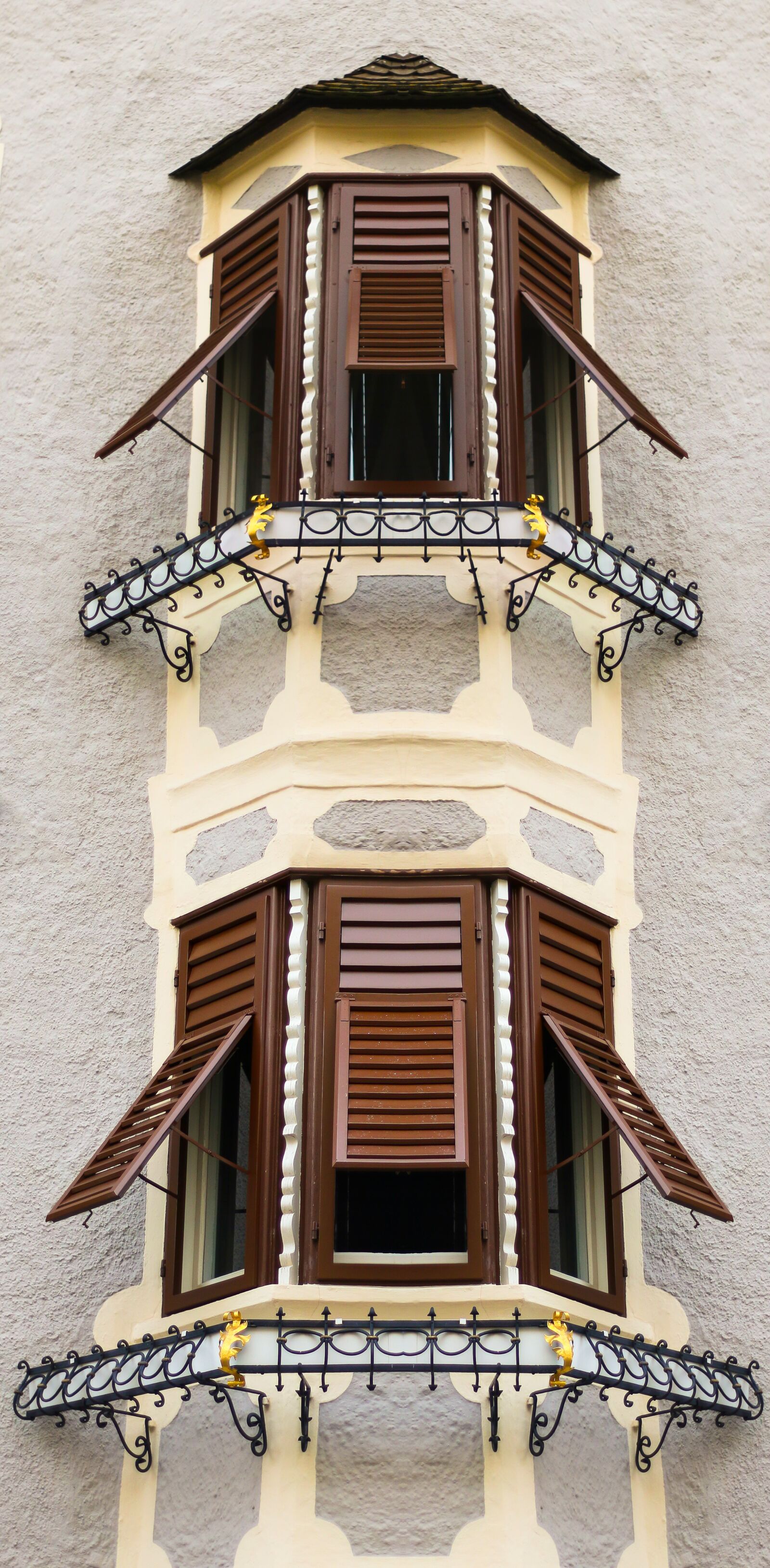 Canon EOS 70D + Canon EF 50mm F1.8 II sample photo. Architecture, window, facade photography