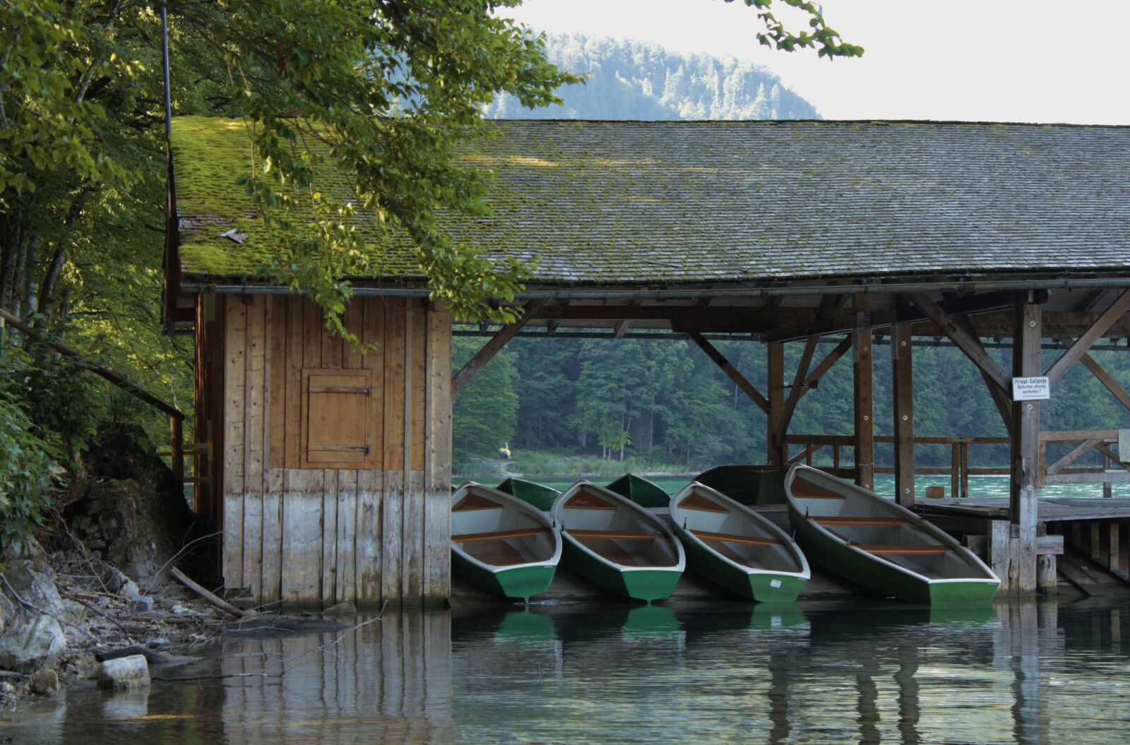 Canon EOS 550D (EOS Rebel T2i / EOS Kiss X4) sample photo. Almensee lake, boats, nature photography