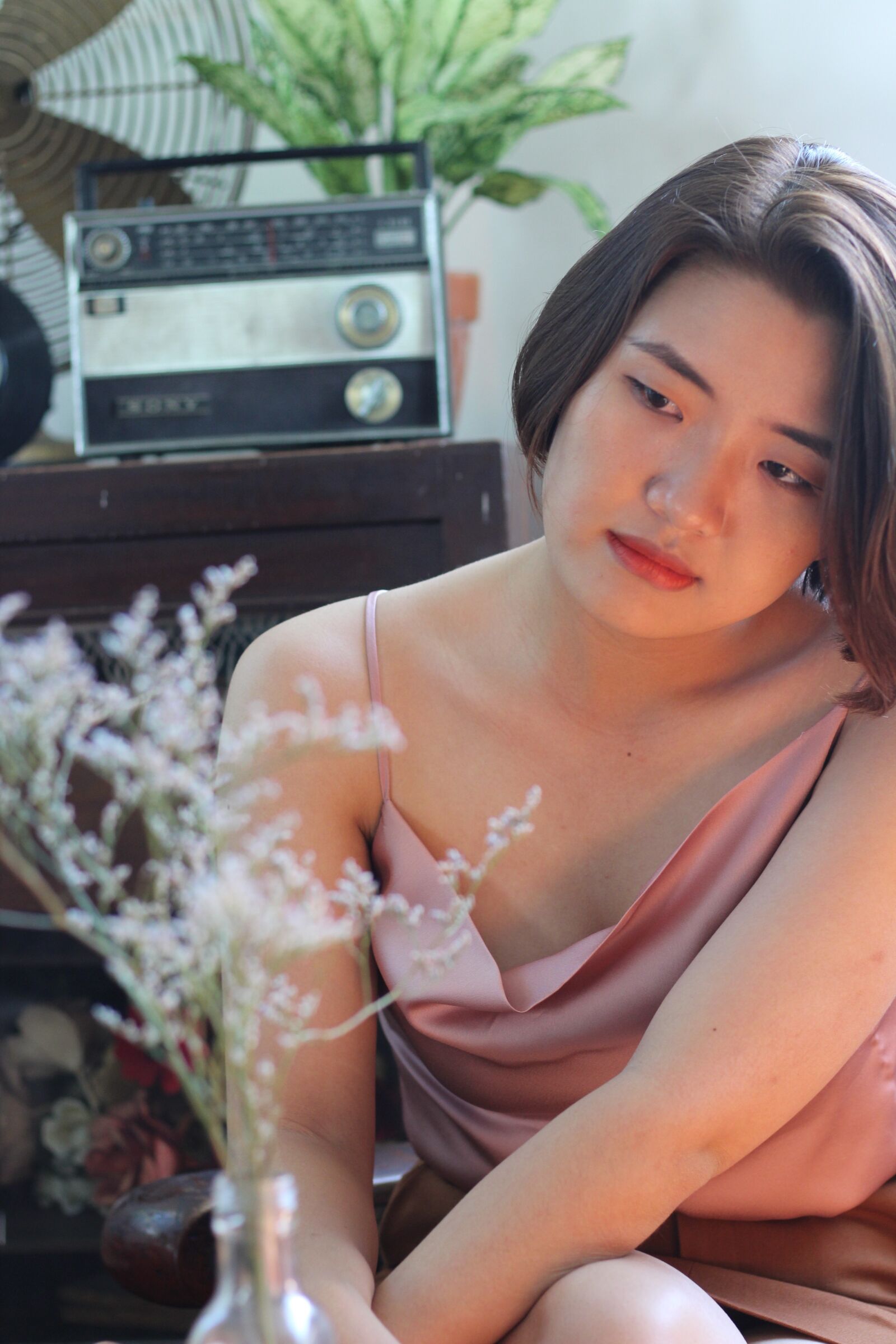 Canon EOS 1300D (EOS Rebel T6 / EOS Kiss X80) + Canon EF 50mm F1.8 STM sample photo. Vietnamese, asia, lady photography