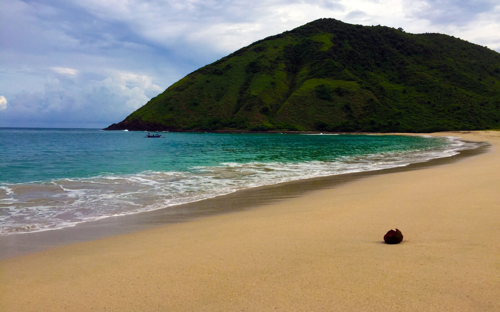 Apple iPhone 6 sample photo. Alone, beach, sand, sea photography