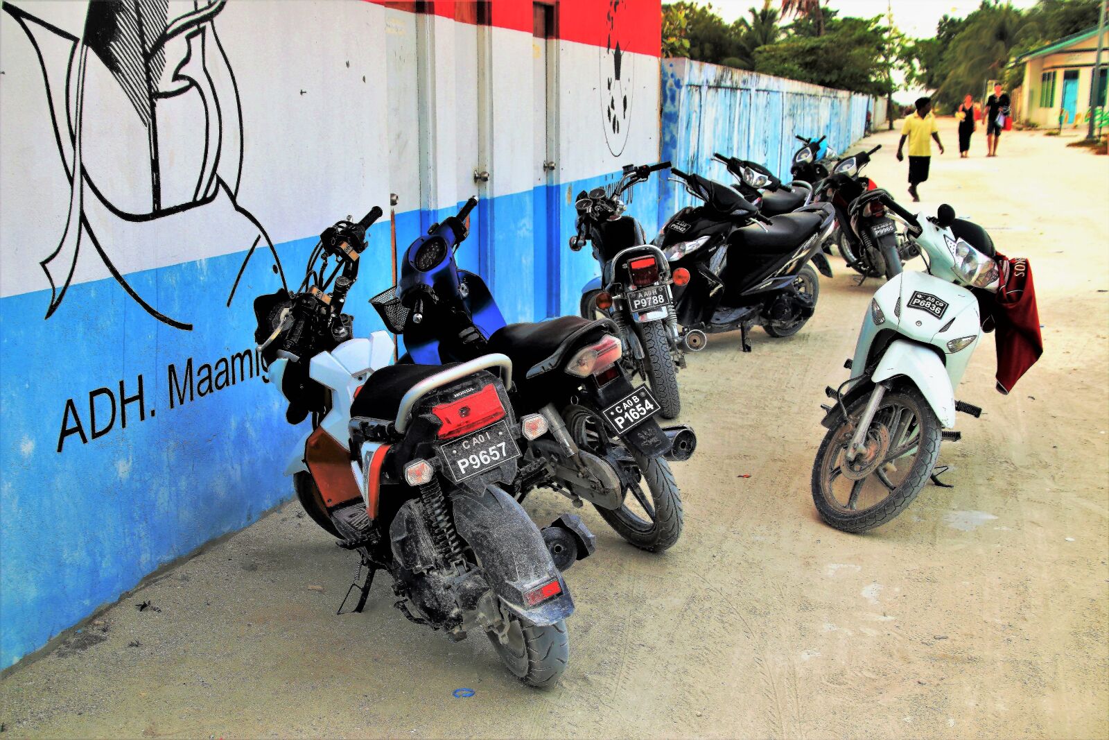 Canon EOS 80D sample photo. Motorcycle, dusty, street photography