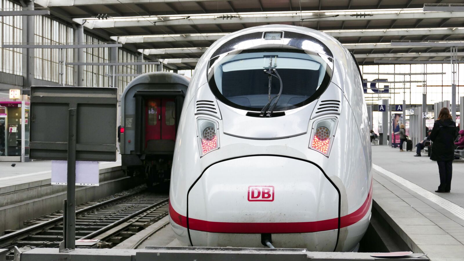 Panasonic Lumix DMC-FZ1000 sample photo. Train, railway, locomotive photography