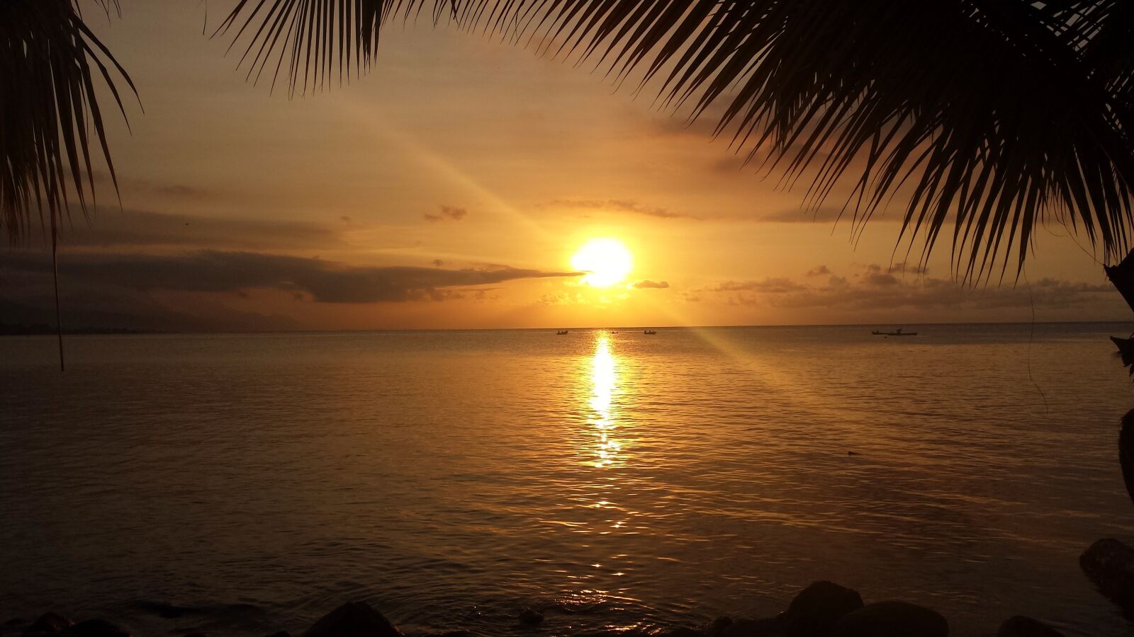 Samsung Galaxy S4 sample photo. Roatan, island, sunset photography