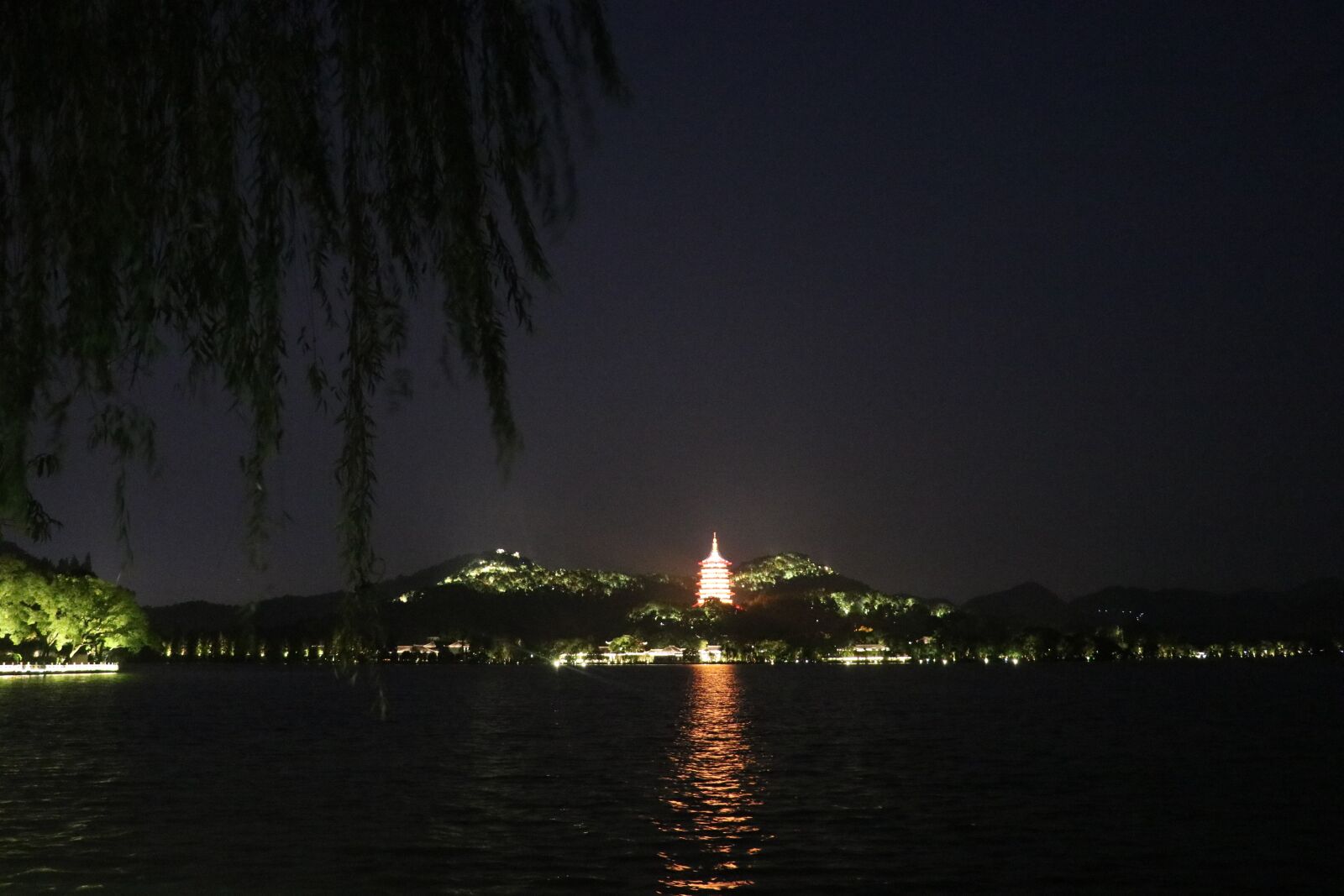 Canon EF-S 18-135mm F3.5-5.6 IS USM sample photo. Night, china, lake photography