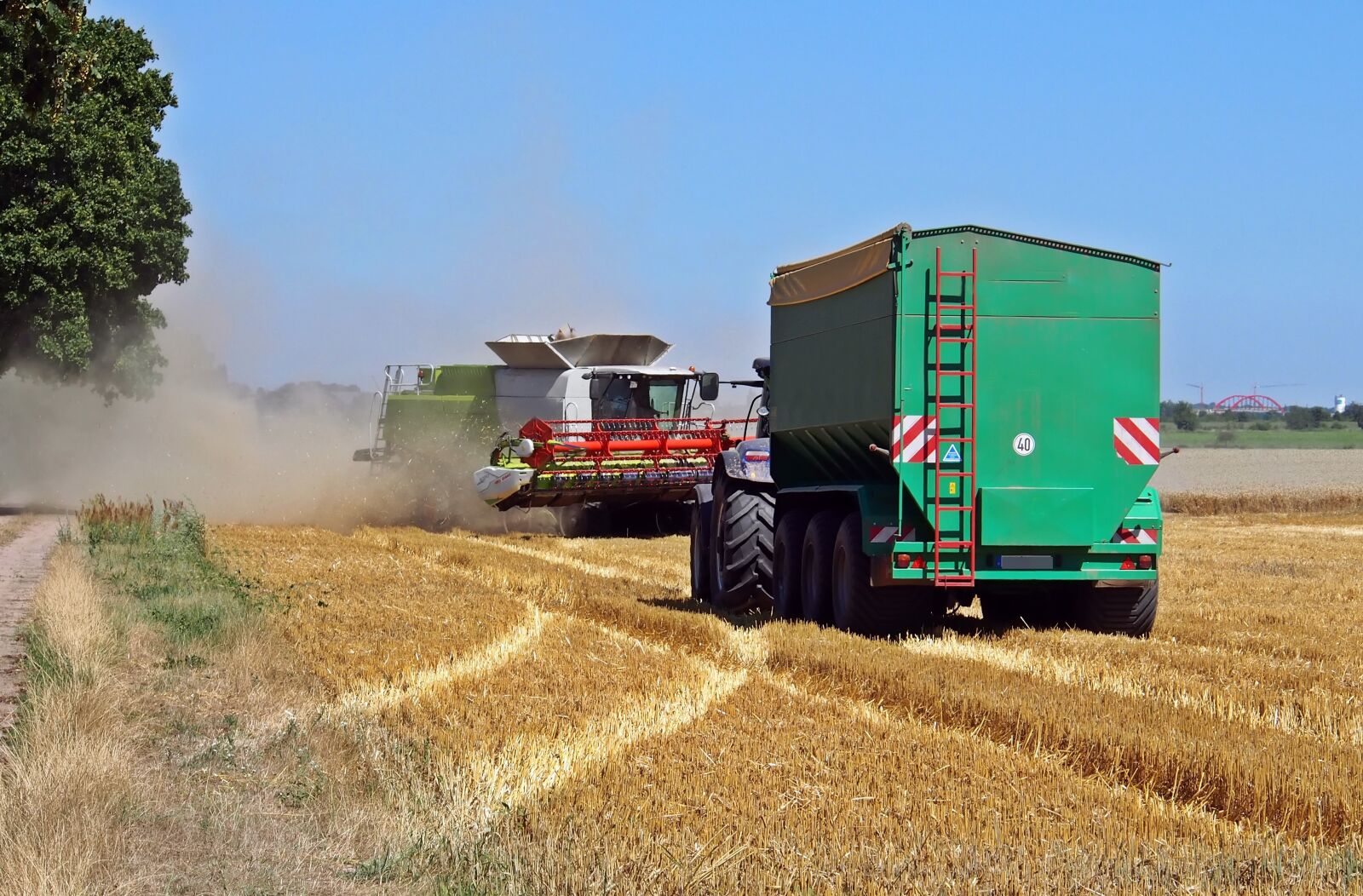 Olympus OM-D E-M5 sample photo. Harvest, cereals, machines photography