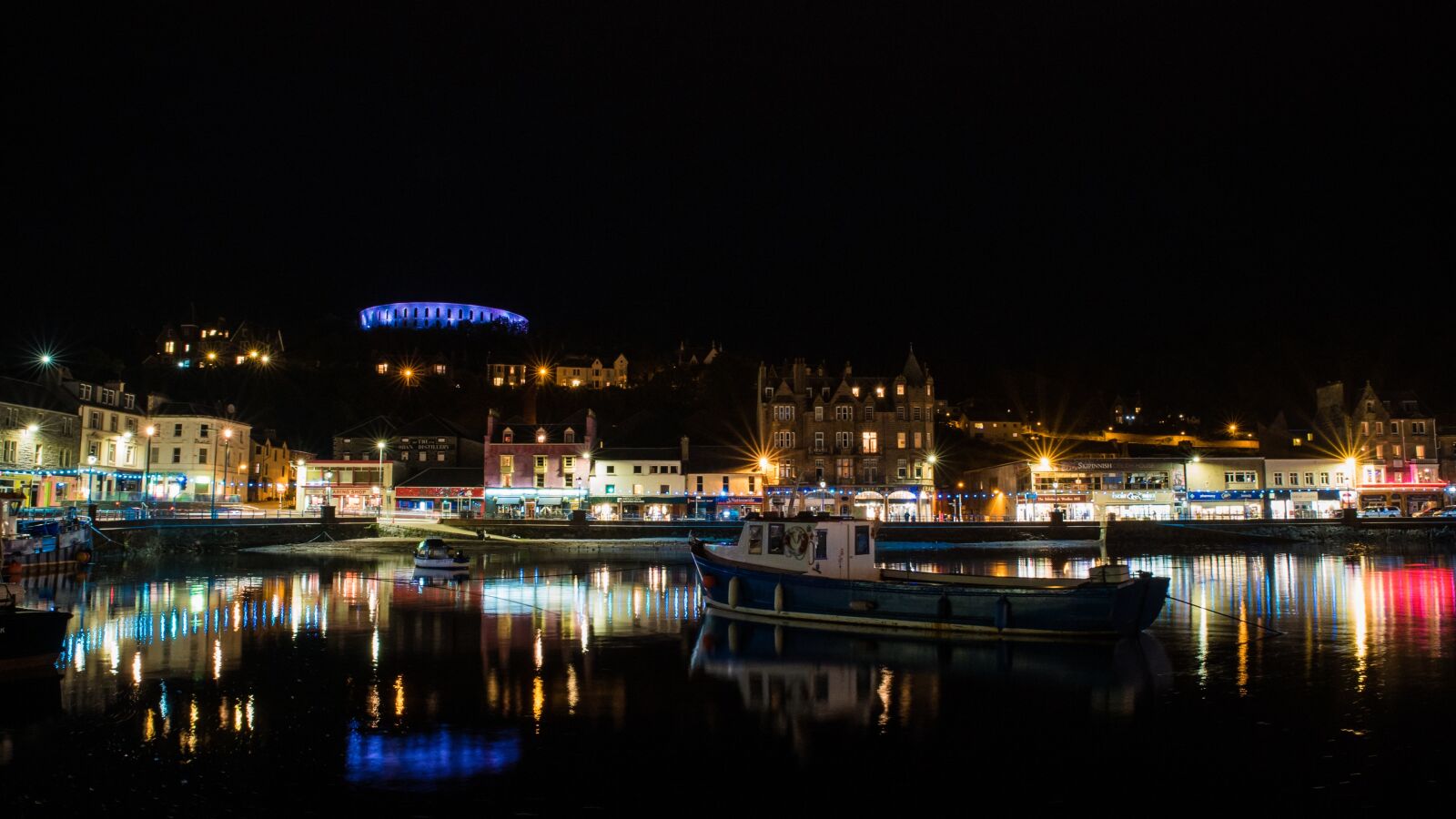 Sony a7S II + Tamron 24-70/2.8 SP VC USD sample photo. Night, town, oban photography