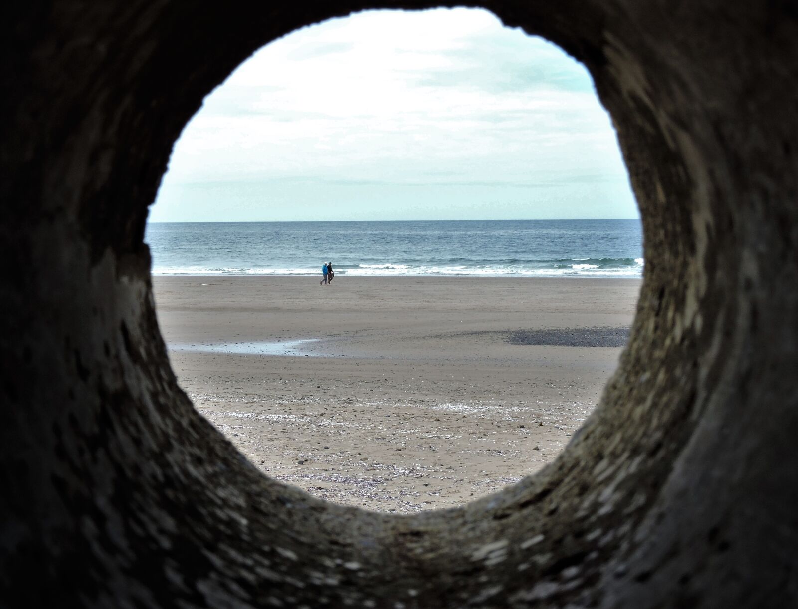 Nikon Coolpix P600 sample photo. Beach tunnel, spy hole photography