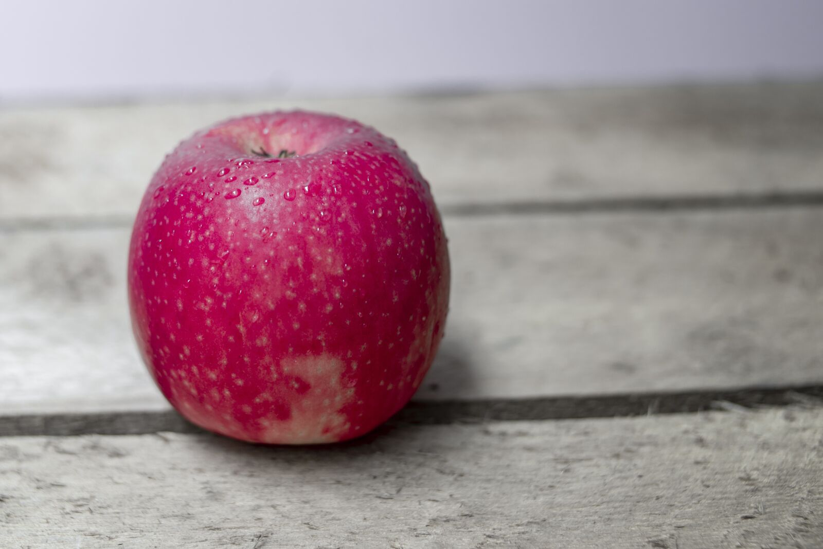 Nikon D600 sample photo. Red apple, fruit, healthy photography