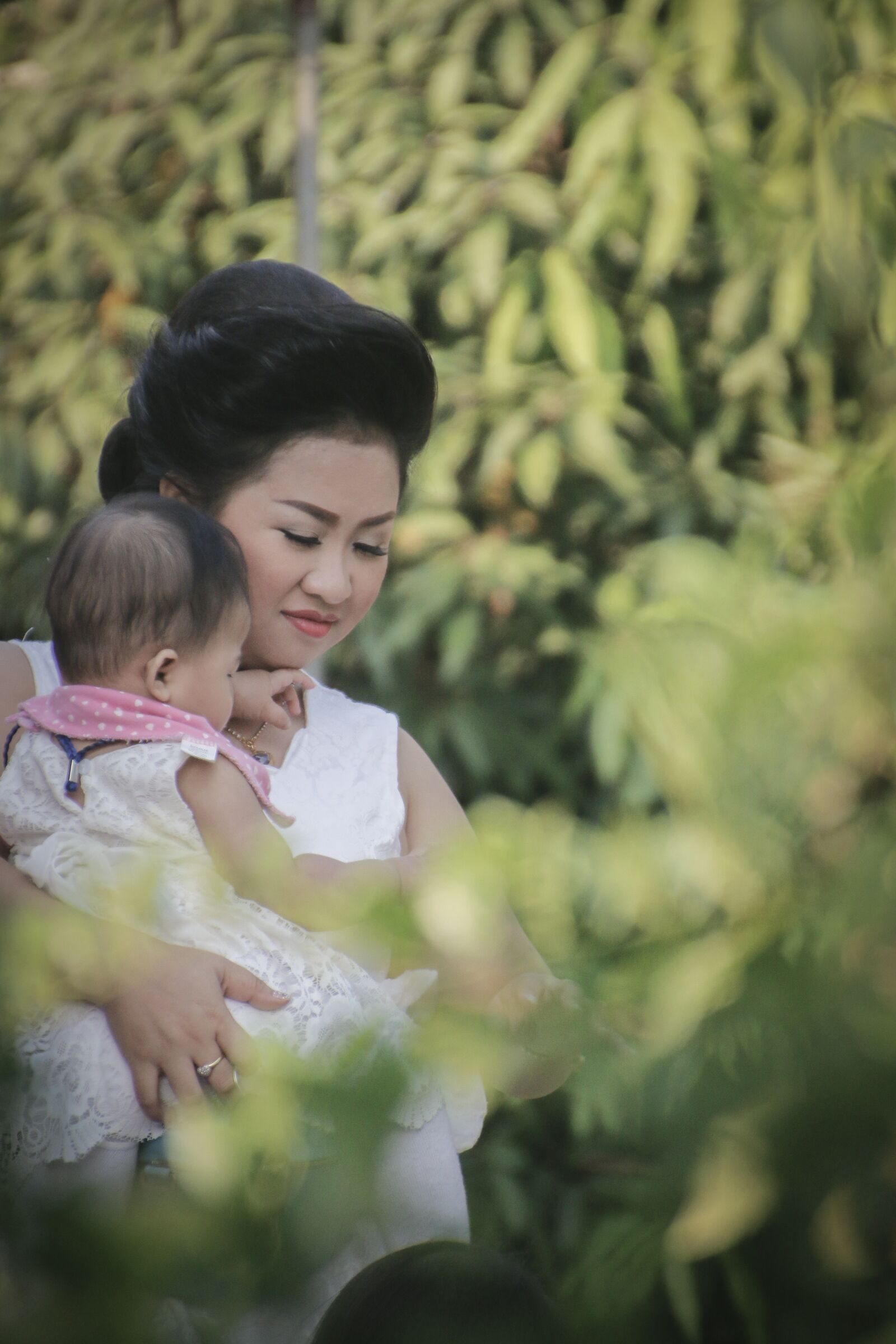 Canon EOS 70D sample photo. Bady, green, hug photography