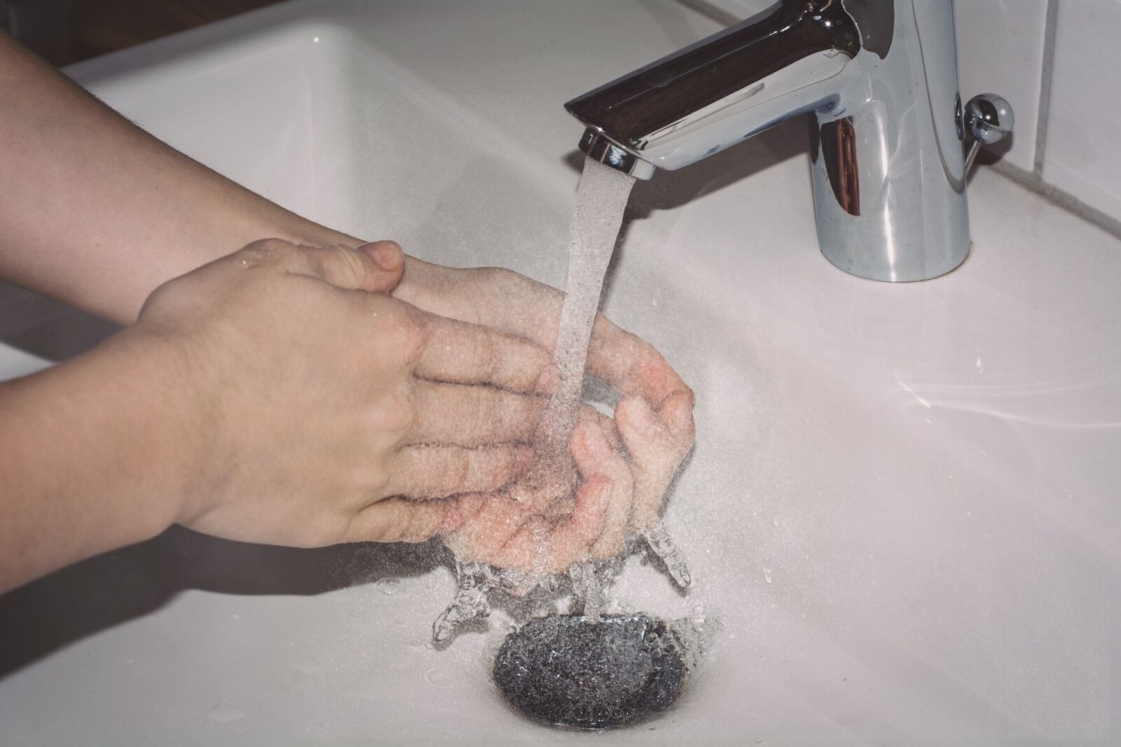 Nikon D7100 sample photo. Wash hands, wash, body photography
