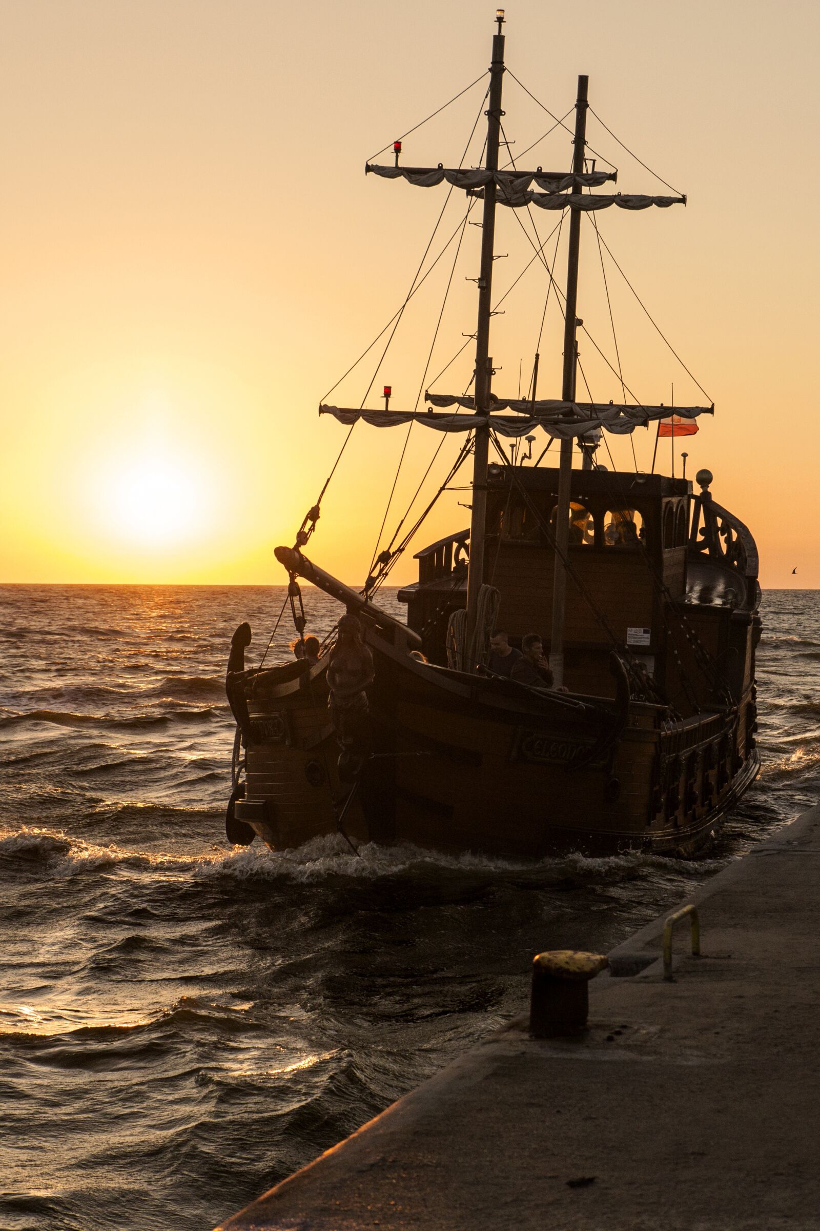 Canon EOS 6D sample photo. Ship, sunset, sea photography