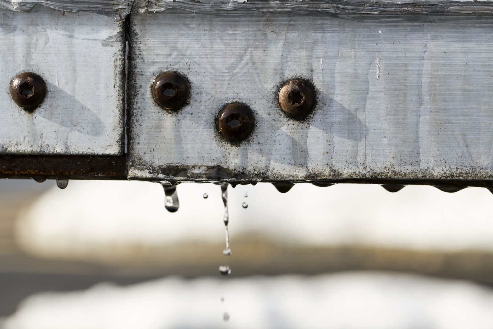 Canon EF 100mm F2.8L Macro IS USM sample photo. Metal, texture, dripping photography