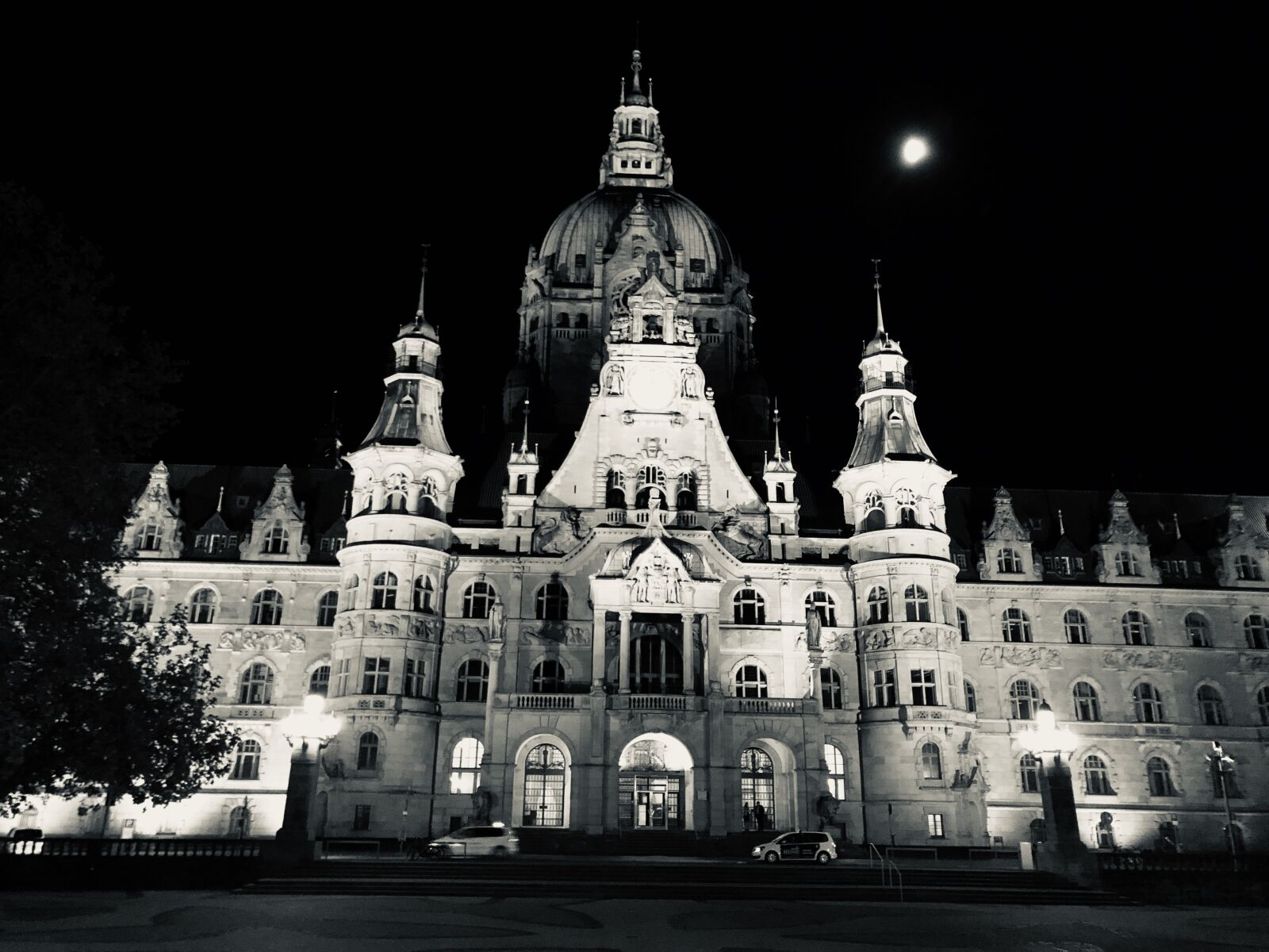 iPhone X back dual camera 4mm f/1.8 sample photo. Lower saxony, state capital photography
