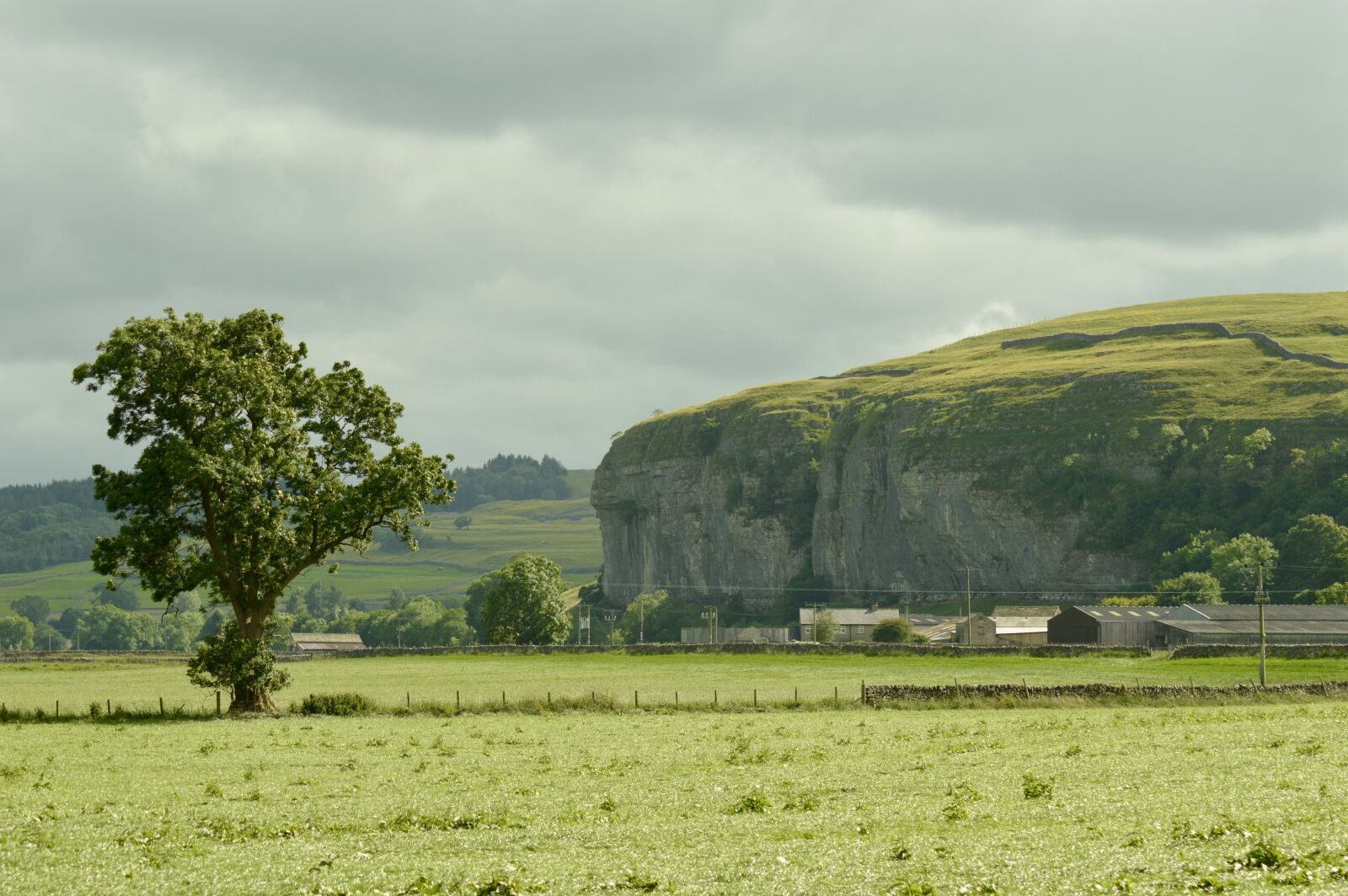 Nikon D3200 sample photo. Cliff, grey, clouds, sunshine photography