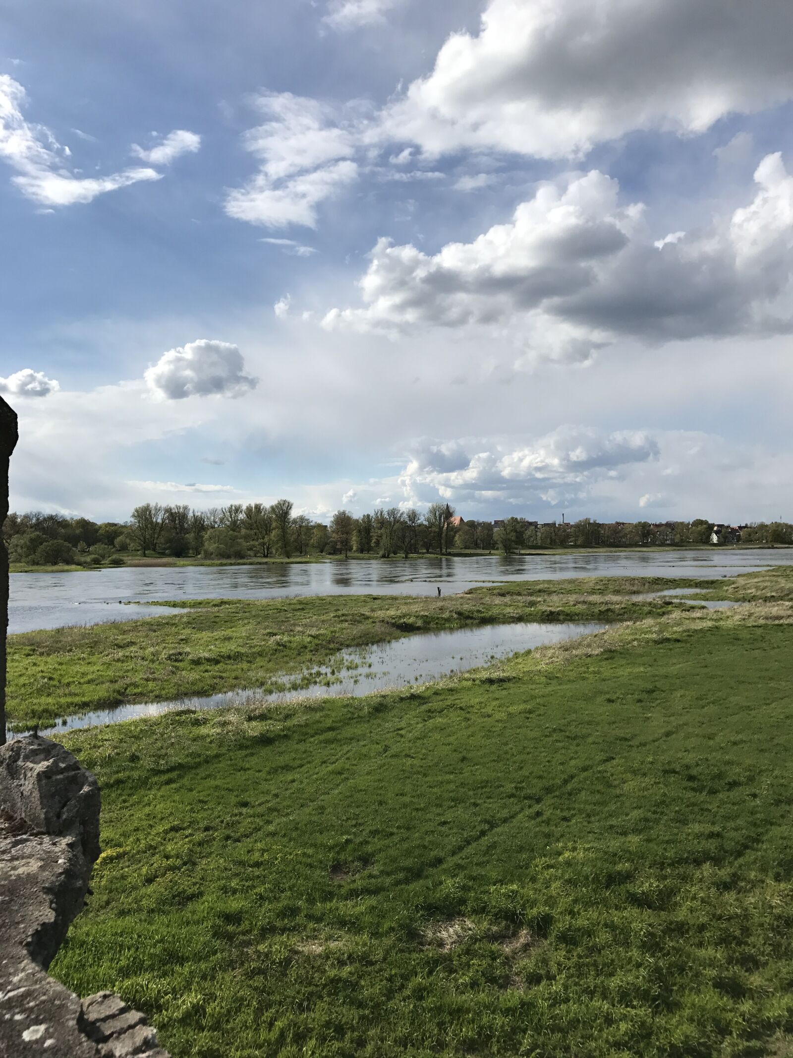 iPhone 7 back camera 3.99mm f/1.8 sample photo. Measles, river, landscape photography